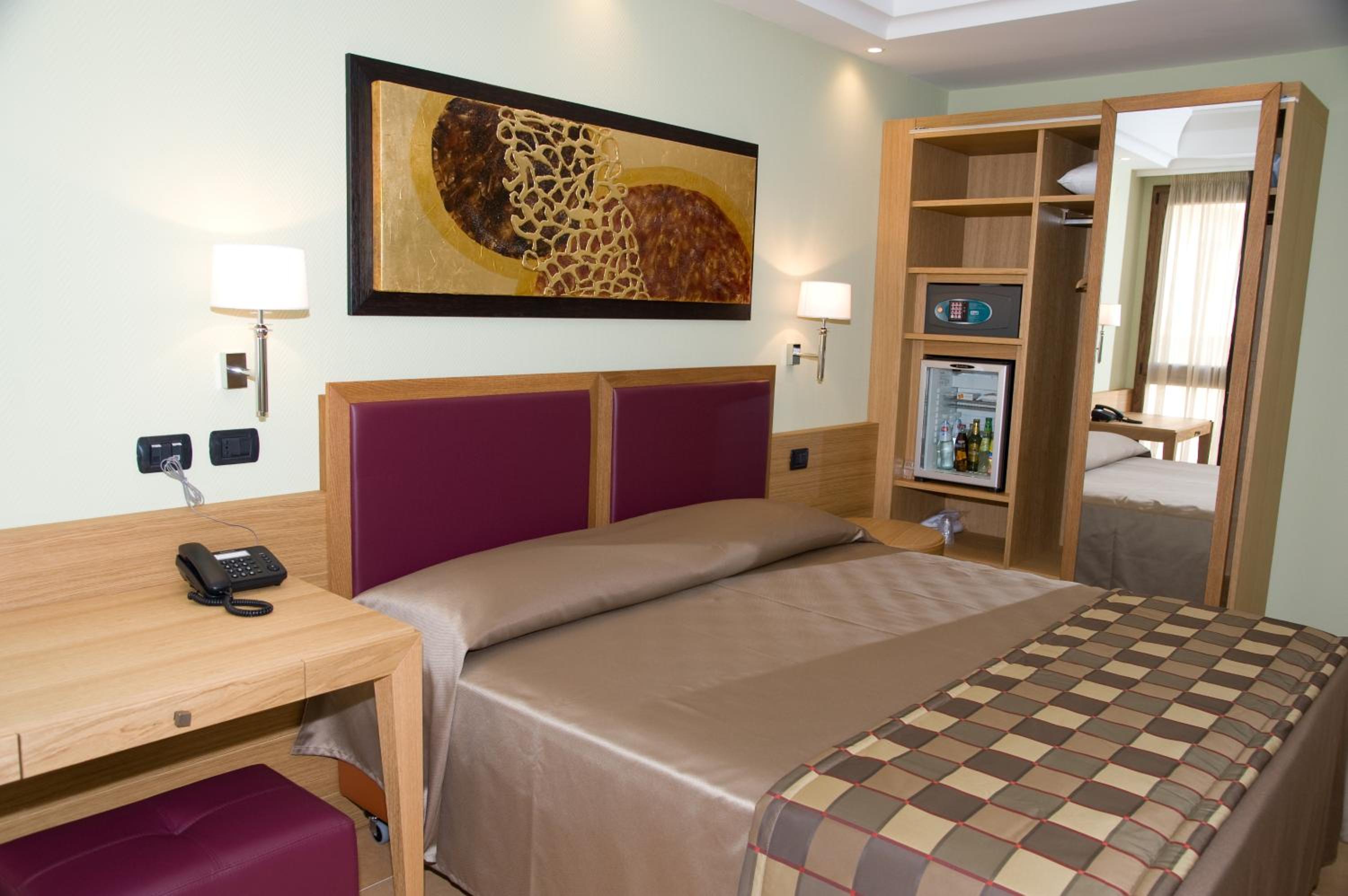 Standard Double or Twin Room - Photo 4