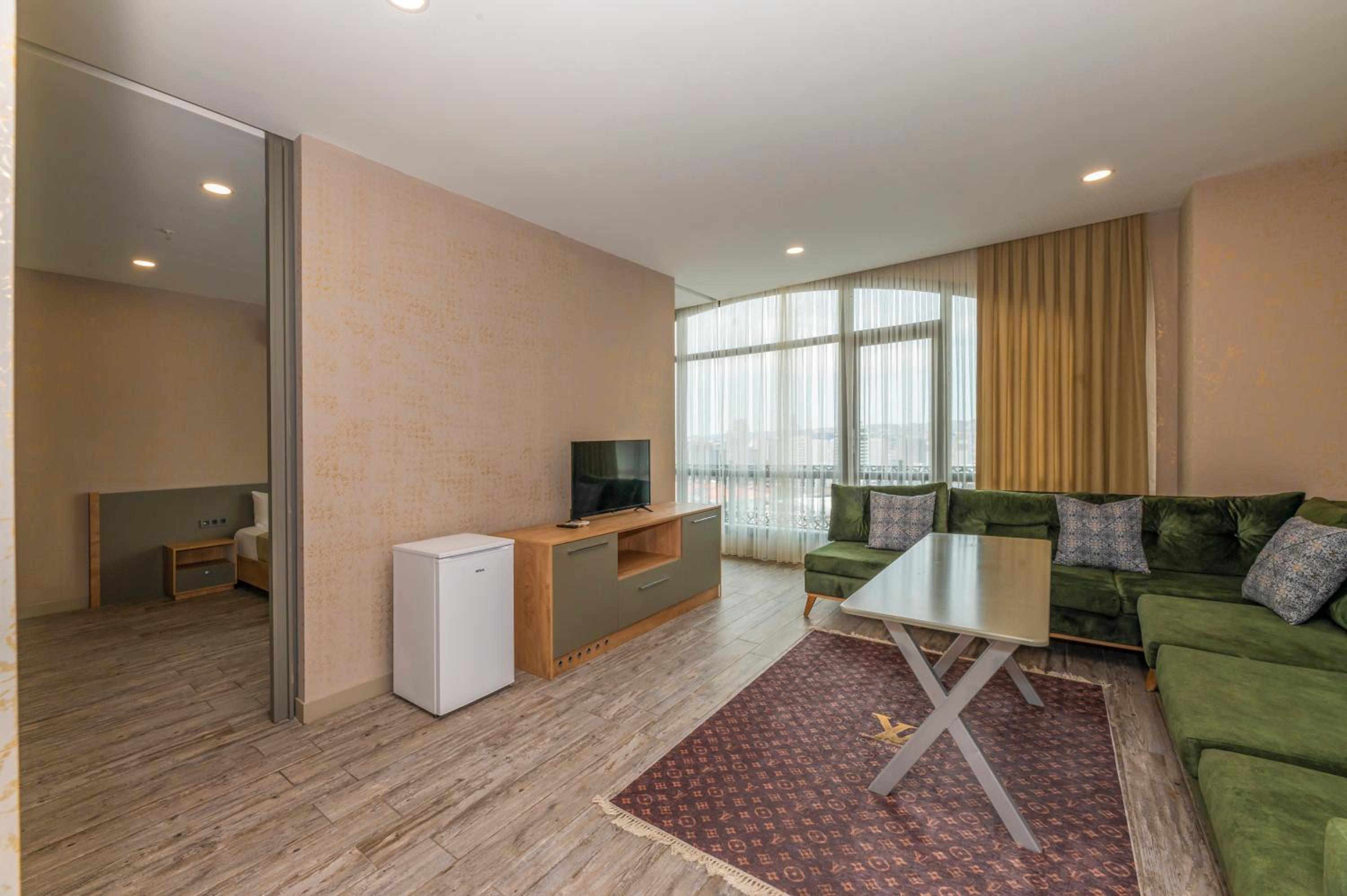Superior King Suite photo 1