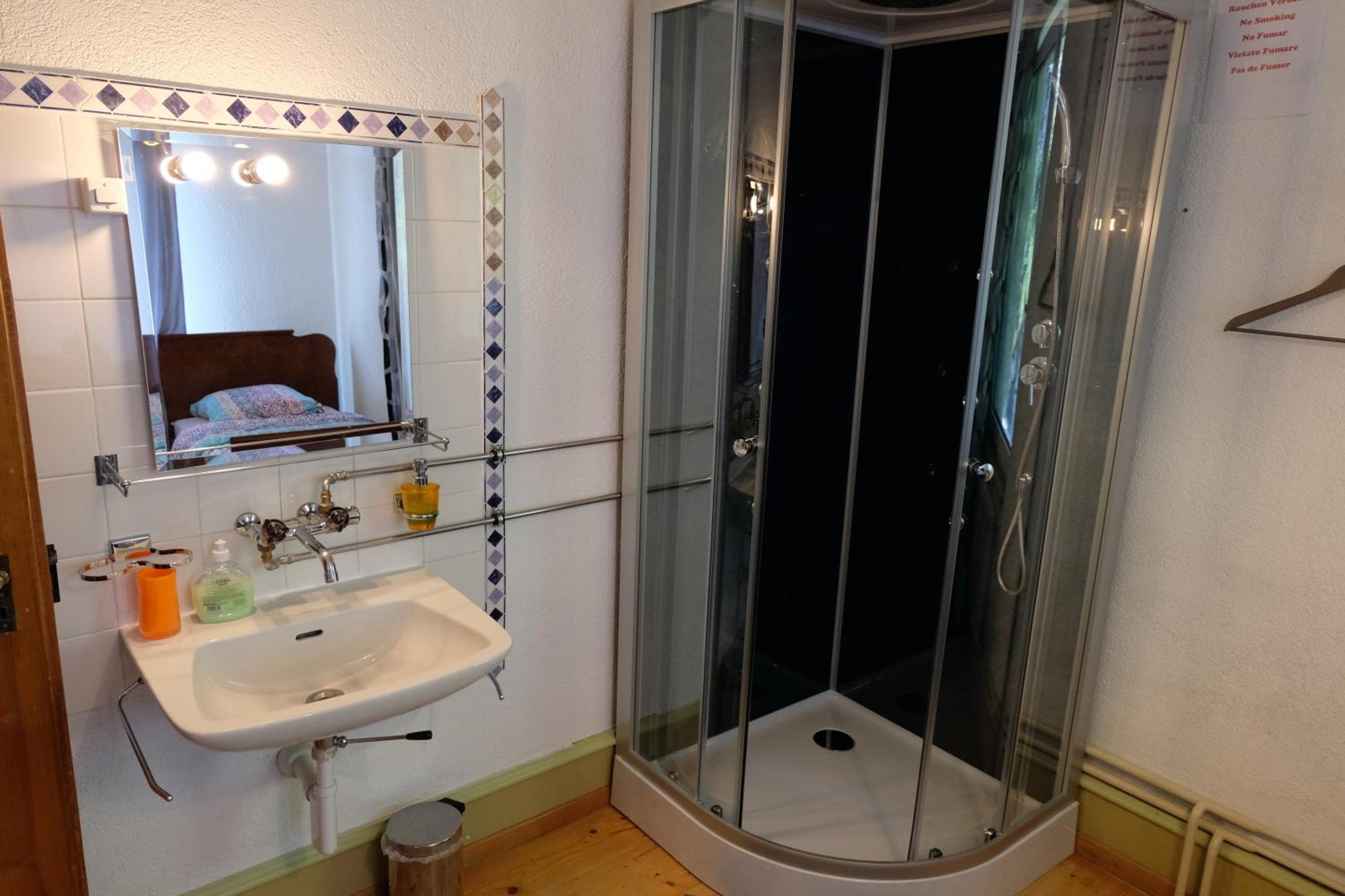 Economy Double Room photo 3