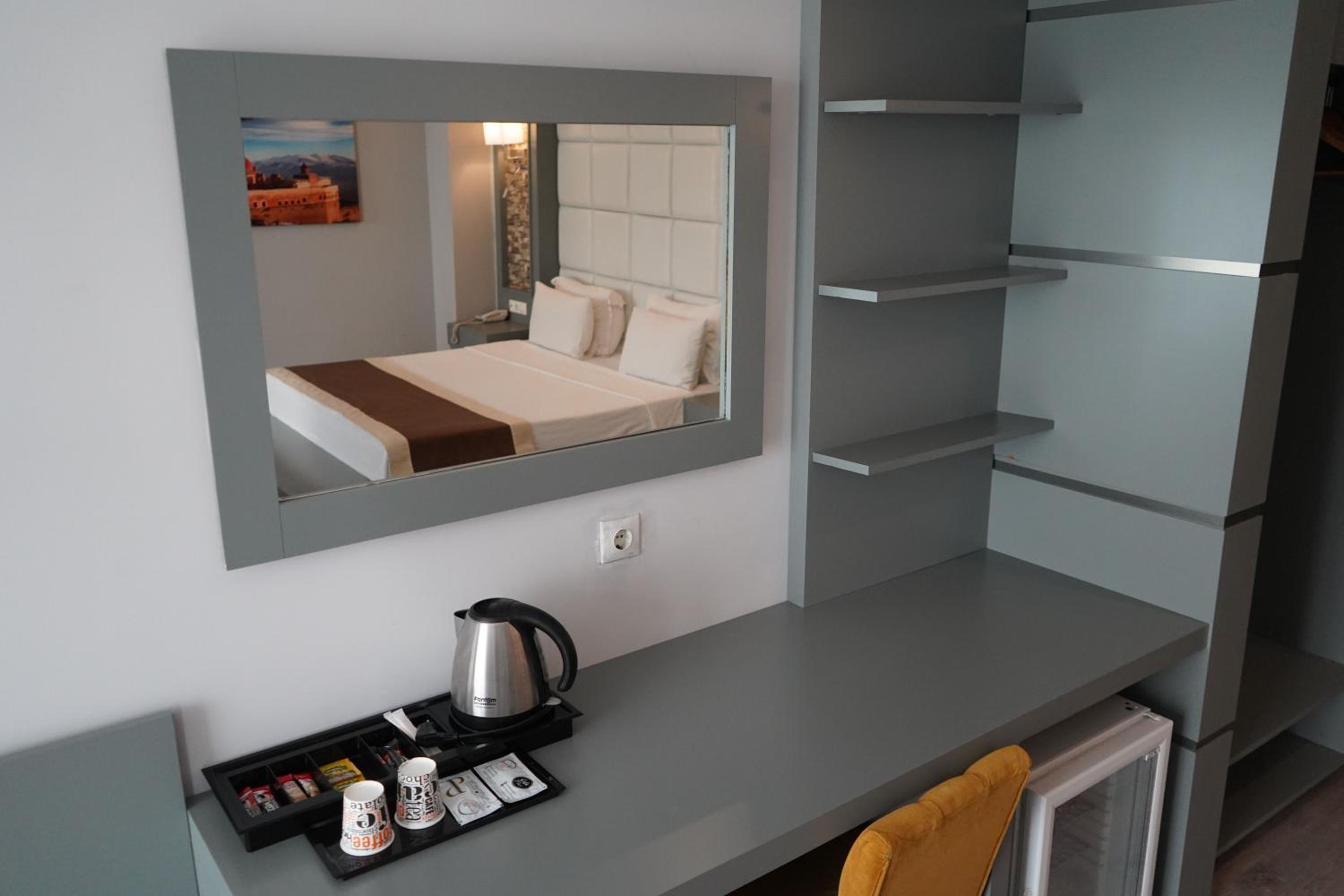 Deluxe Room with Sea View thumbnail 5