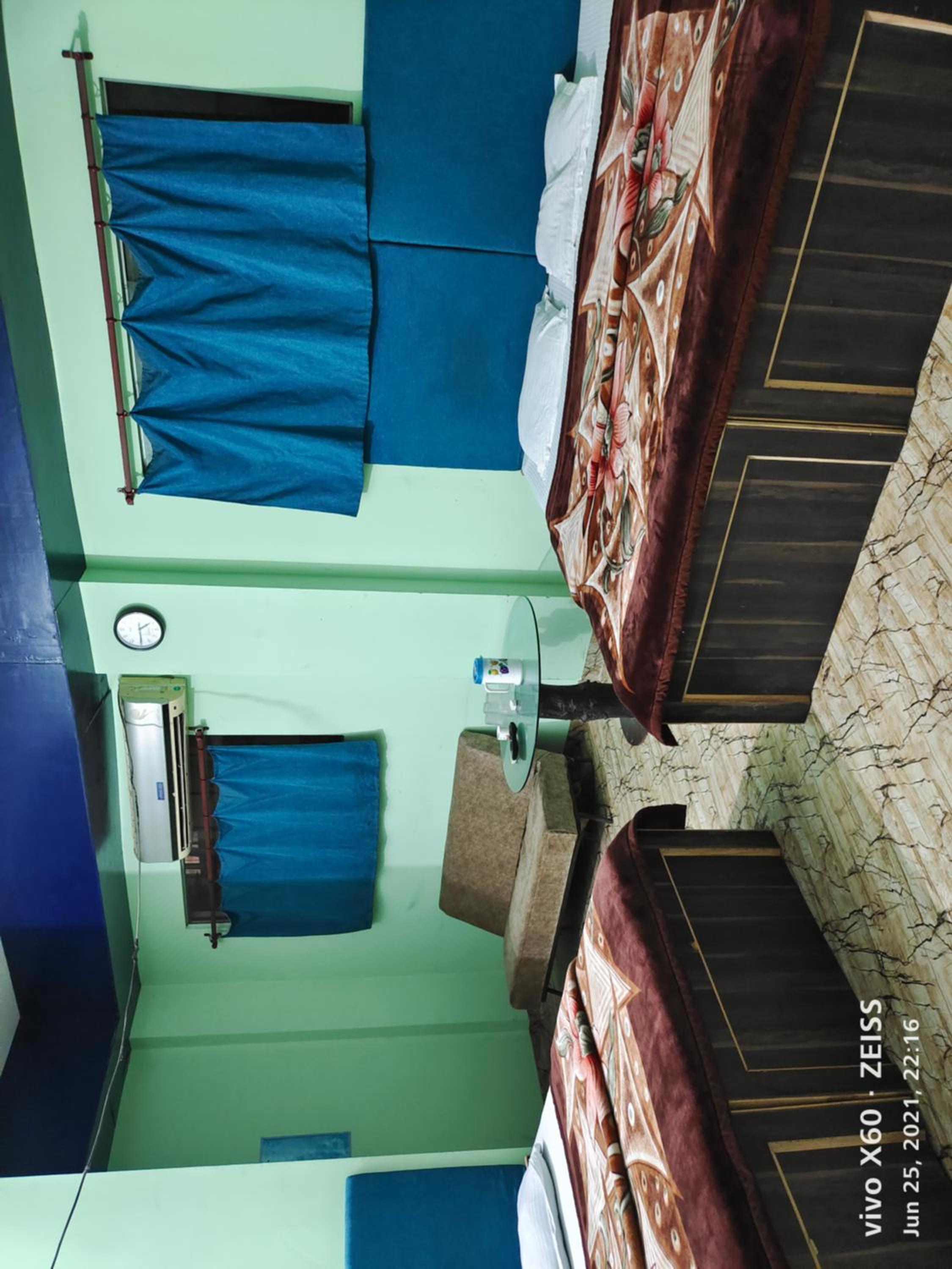 Quadruple Room with Private Bathroom photo 1