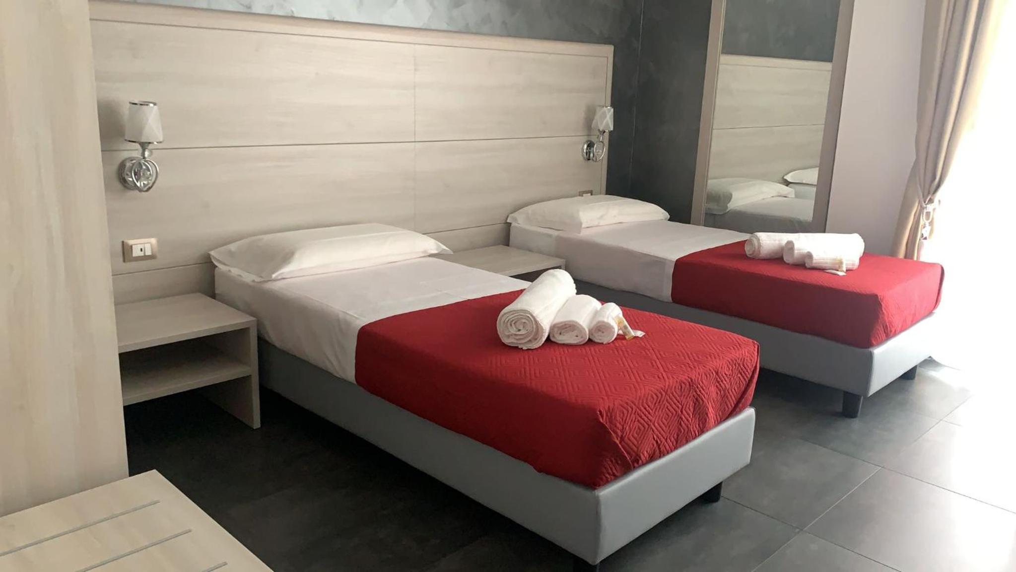 Standard Double or Twin Room with Balcony - Photo 29