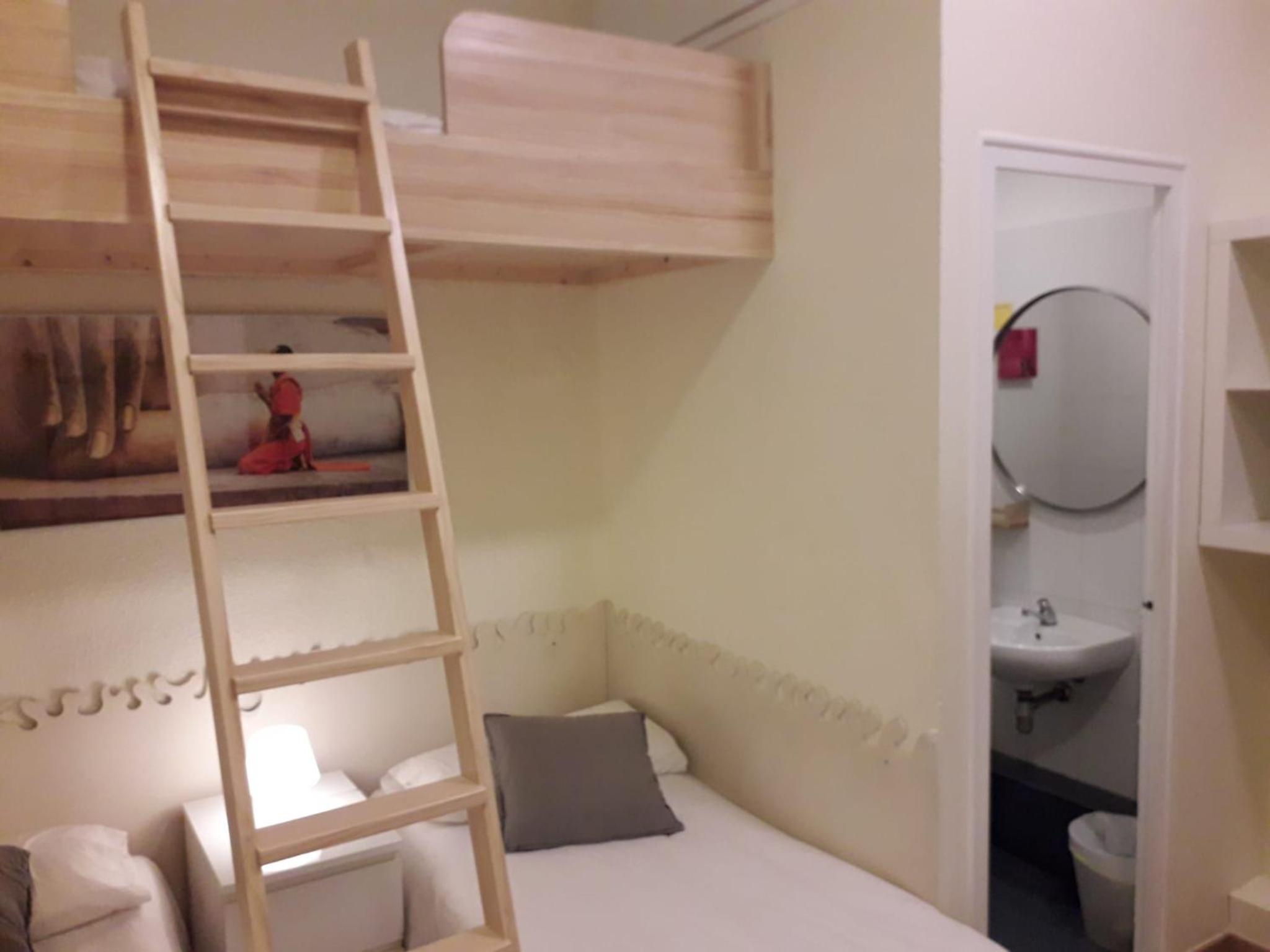 Triple Room with Shared Bathroom photo 3