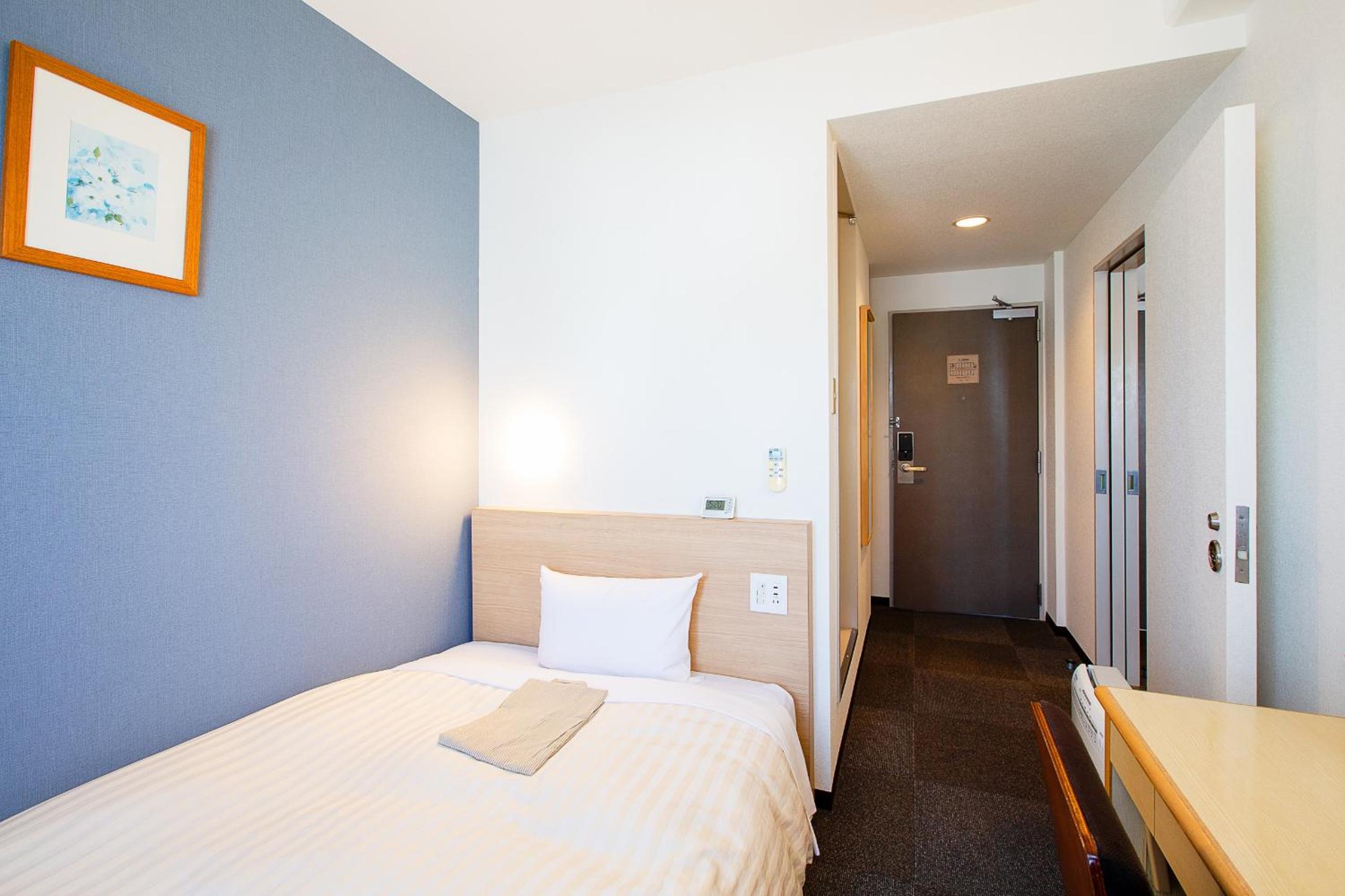 Economy Quadruple Room - Photo 6