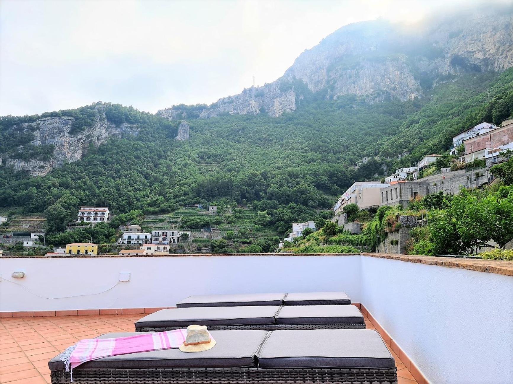 Apartment with Sea View - Photo 2