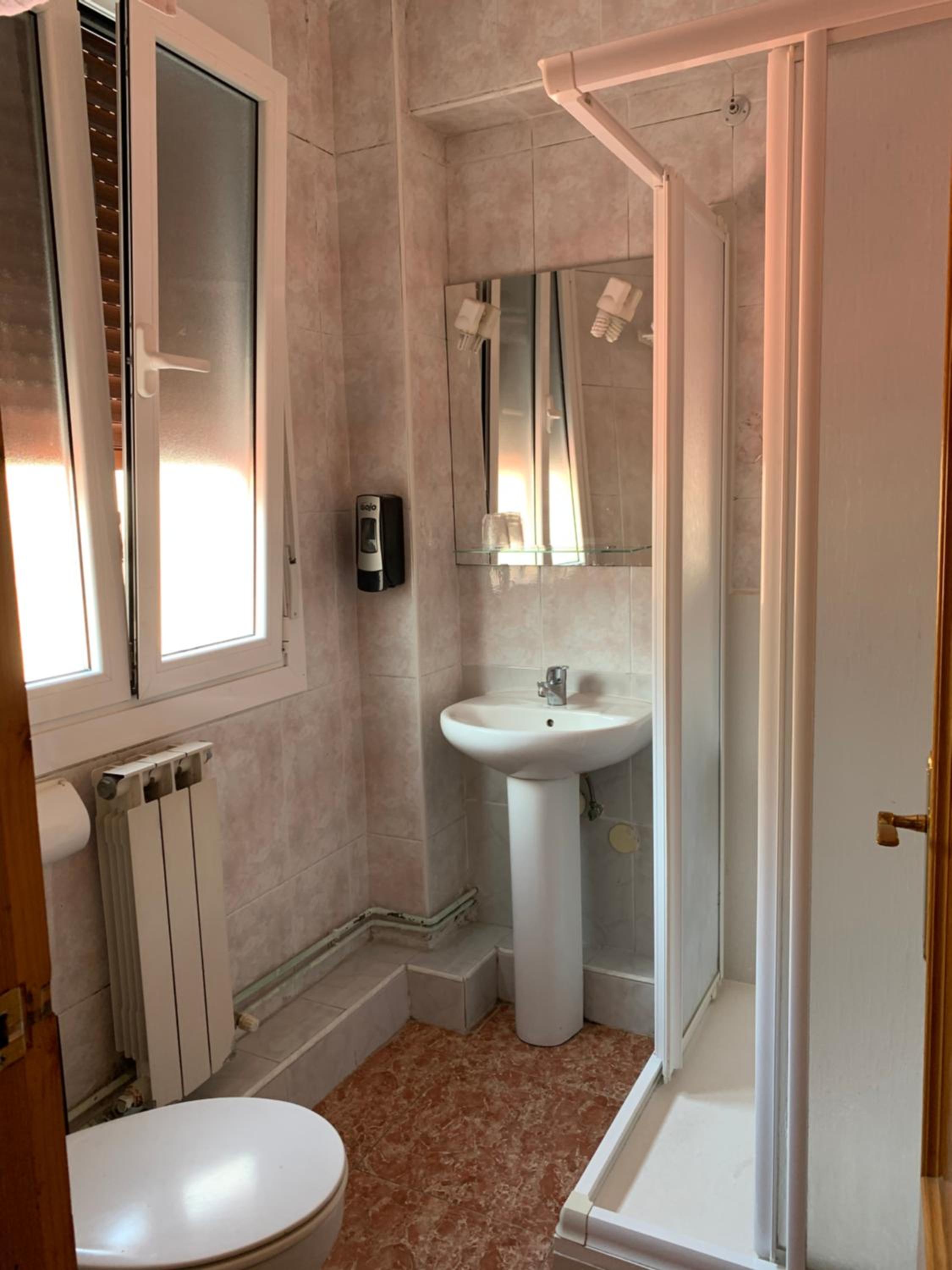 Double Room with Extra Bed - Photo 5