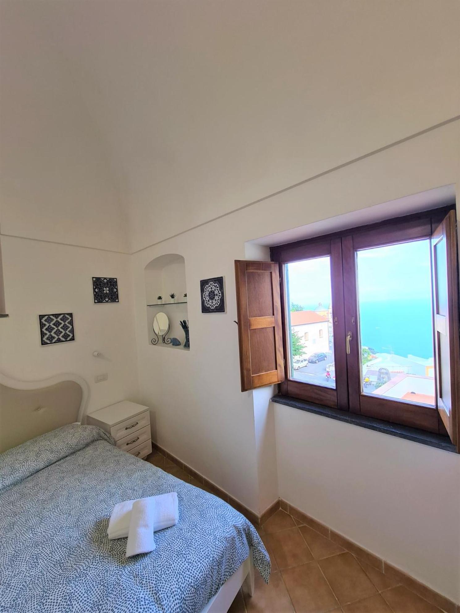 Apartment with Sea View - Photo 15