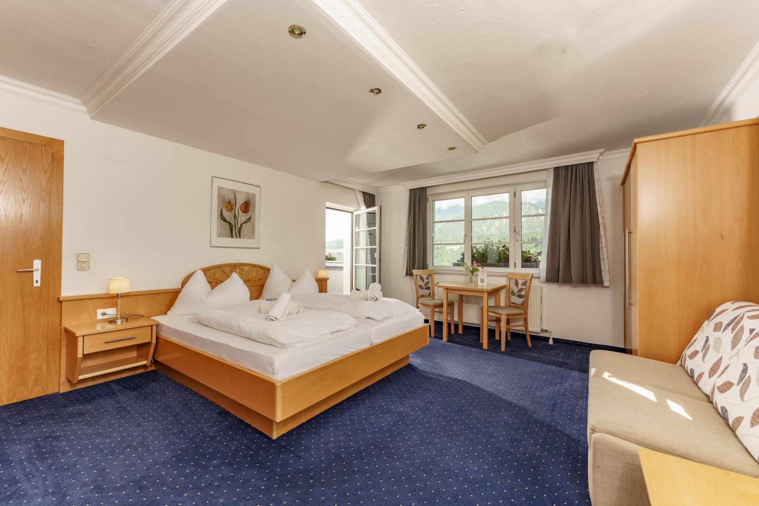 Large Double Room photo 3
