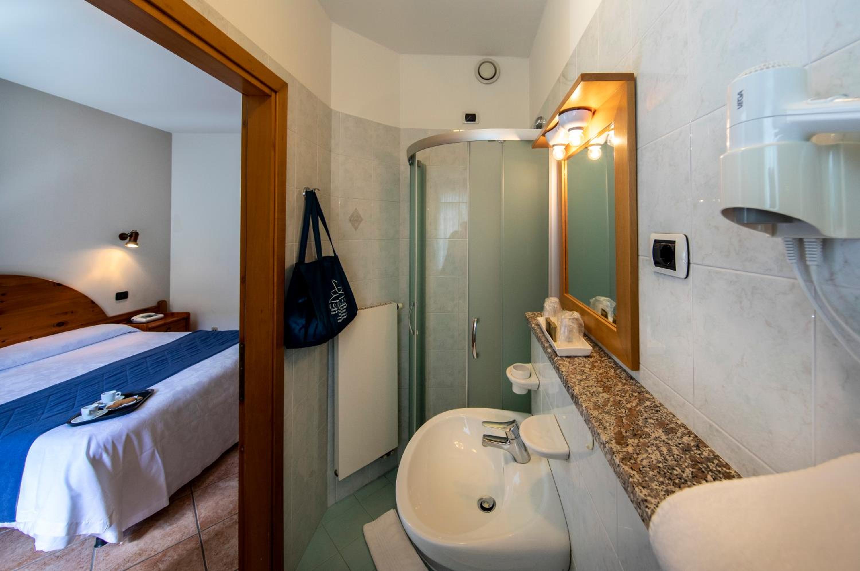 Standard Double Room photo 2