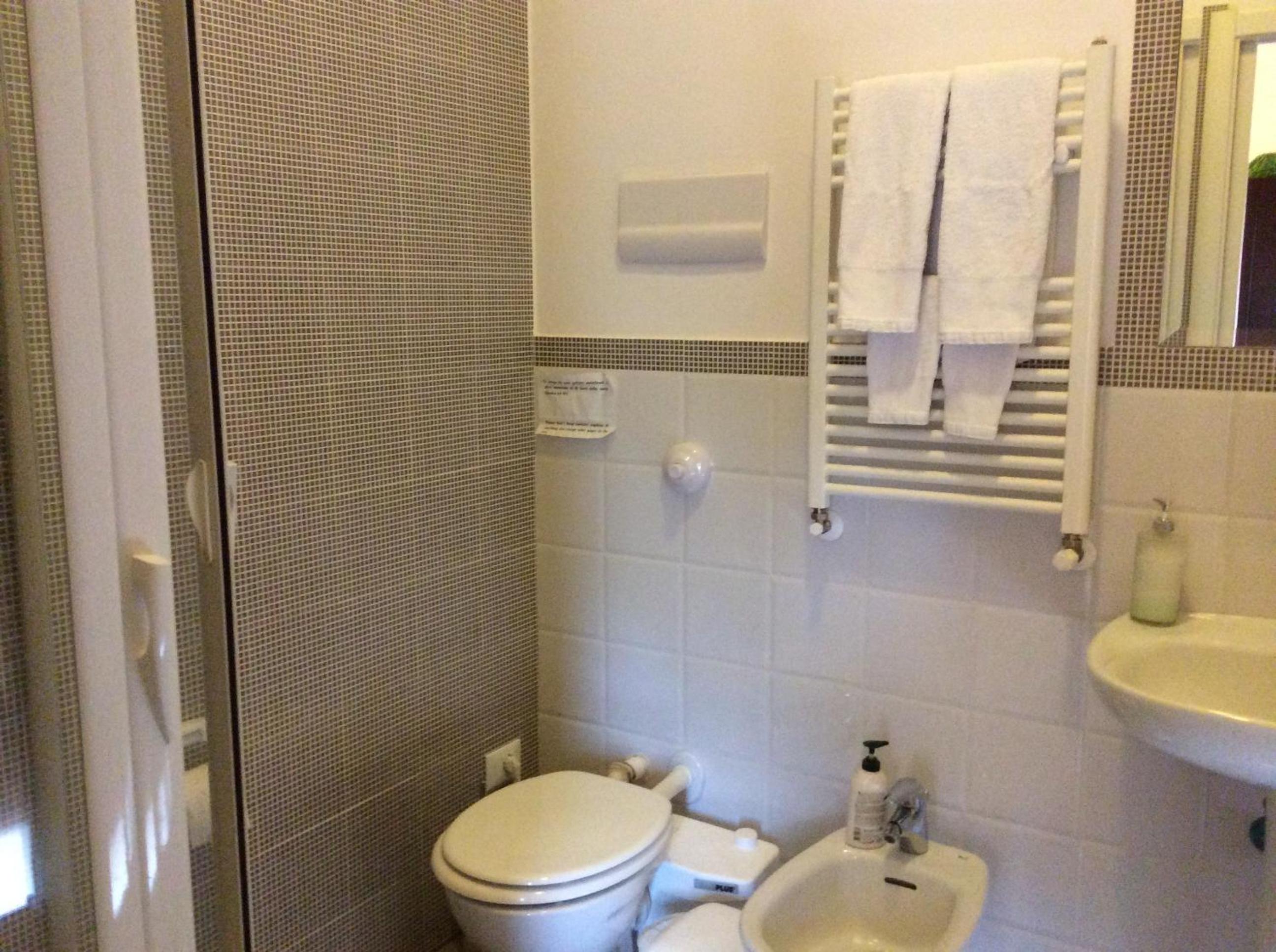 Double or Twin Room photo 3