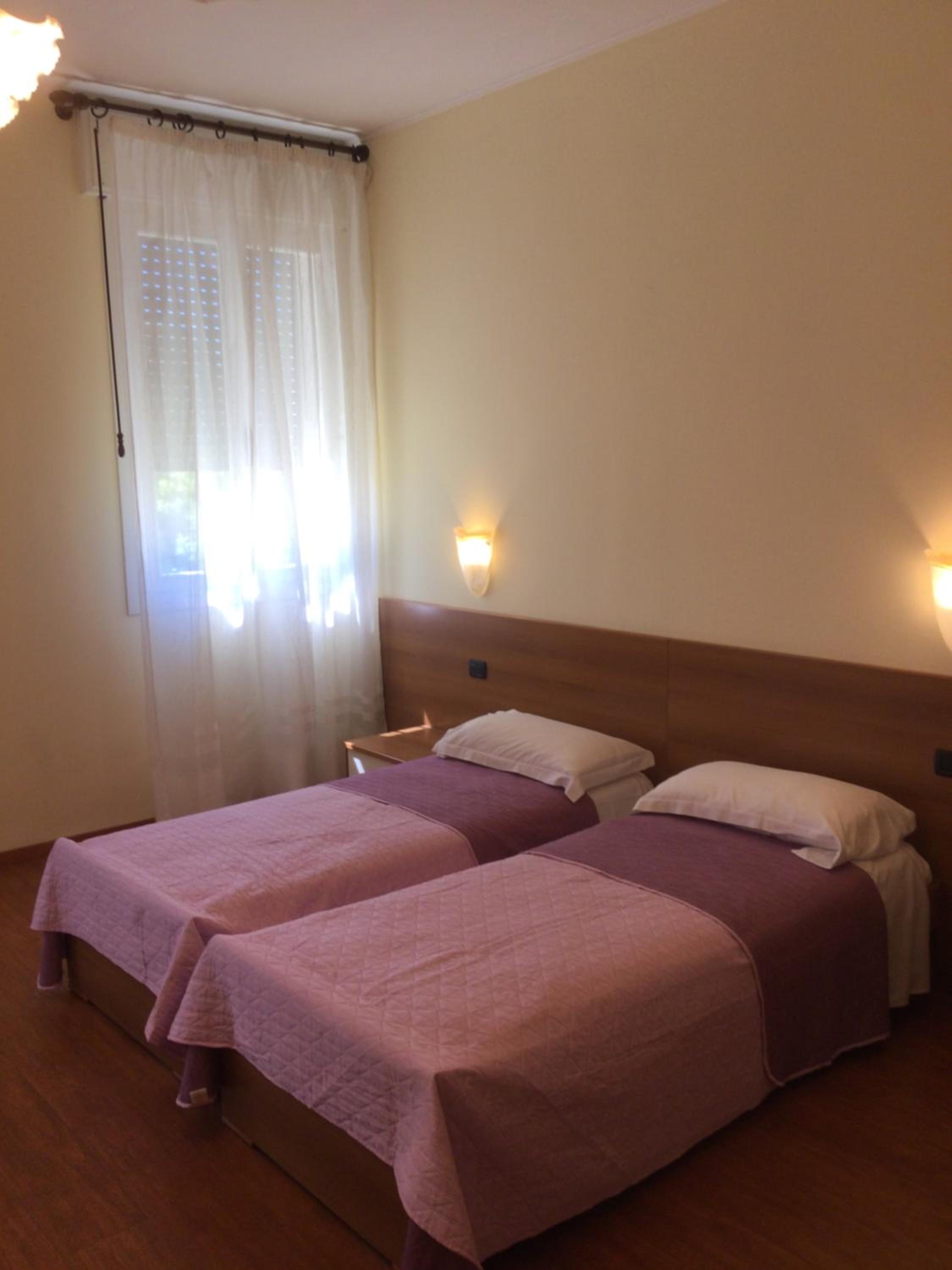 Large Twin Room photo 2