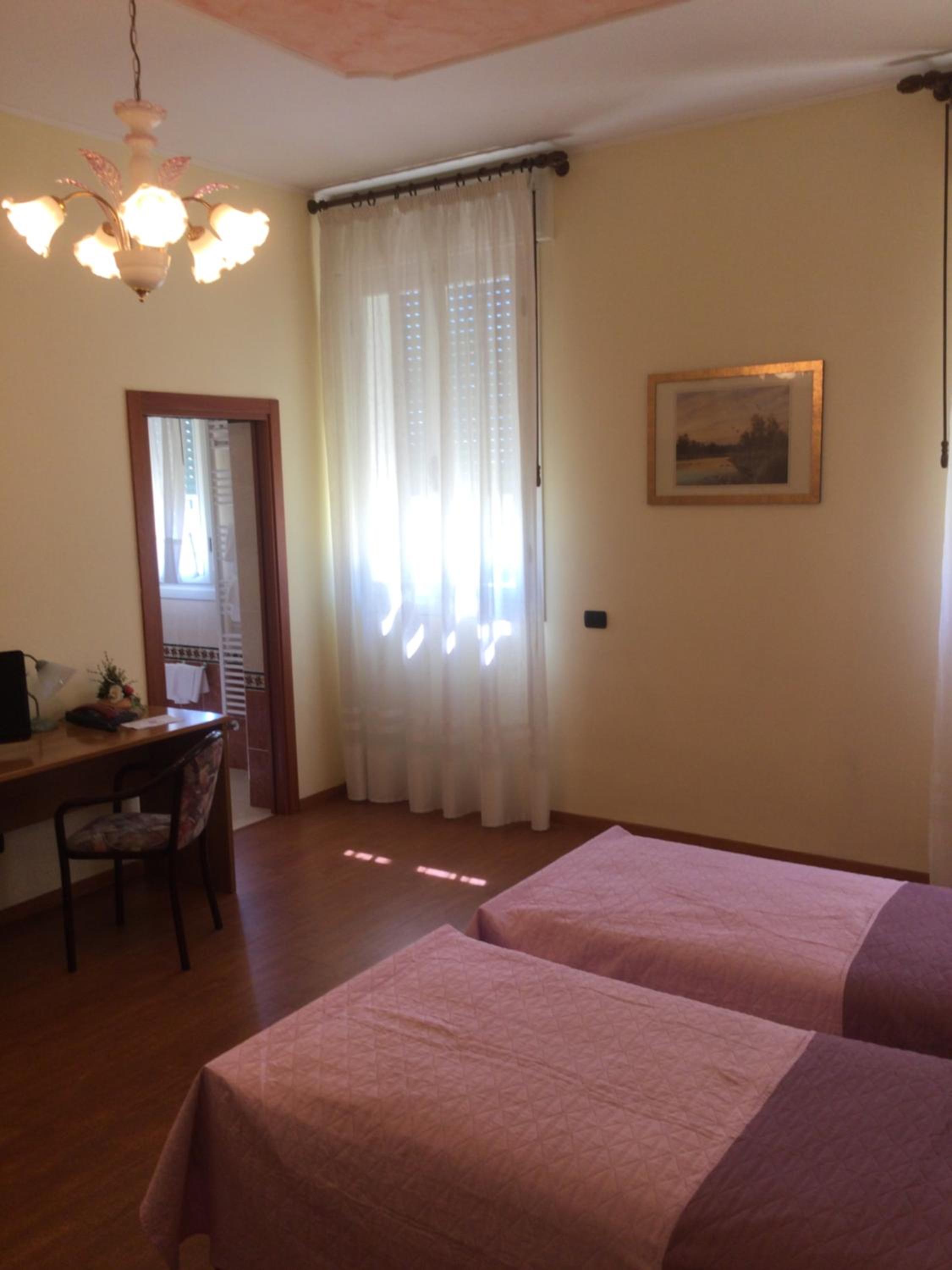 Large Twin Room photo 1