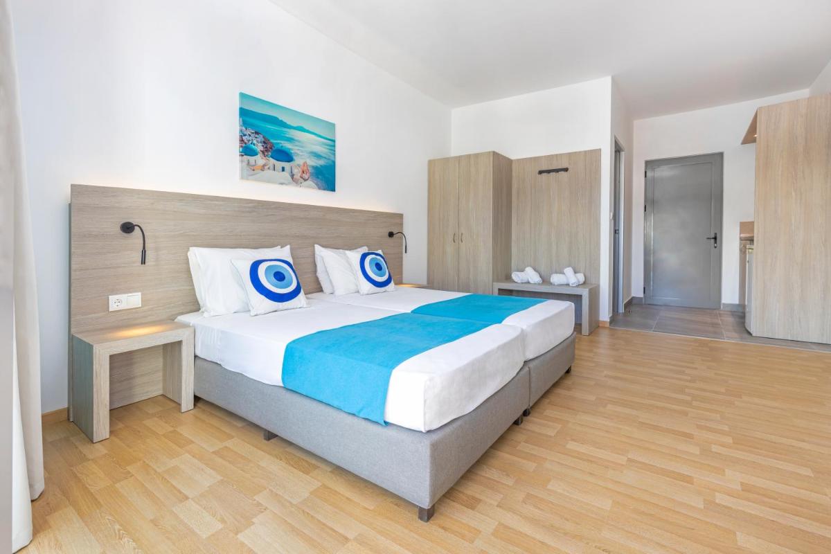 Deluxe Double or Twin Room with Pool View photo 3