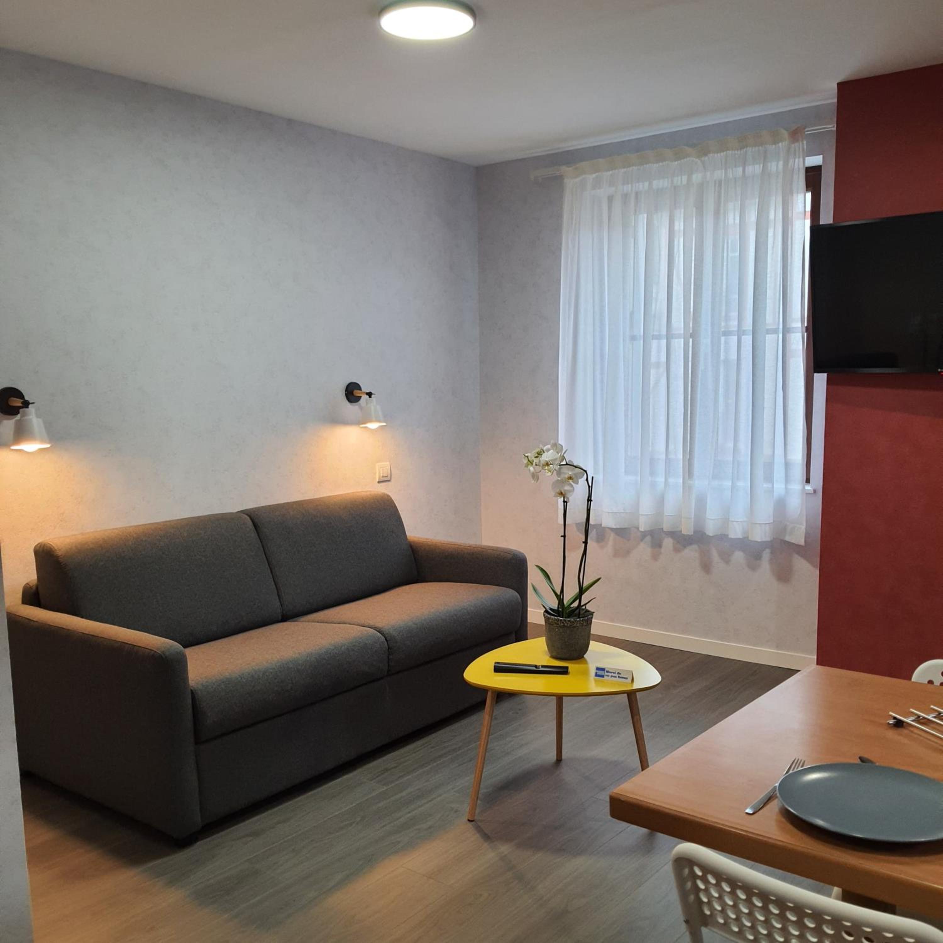 One-Bedroom Apartment