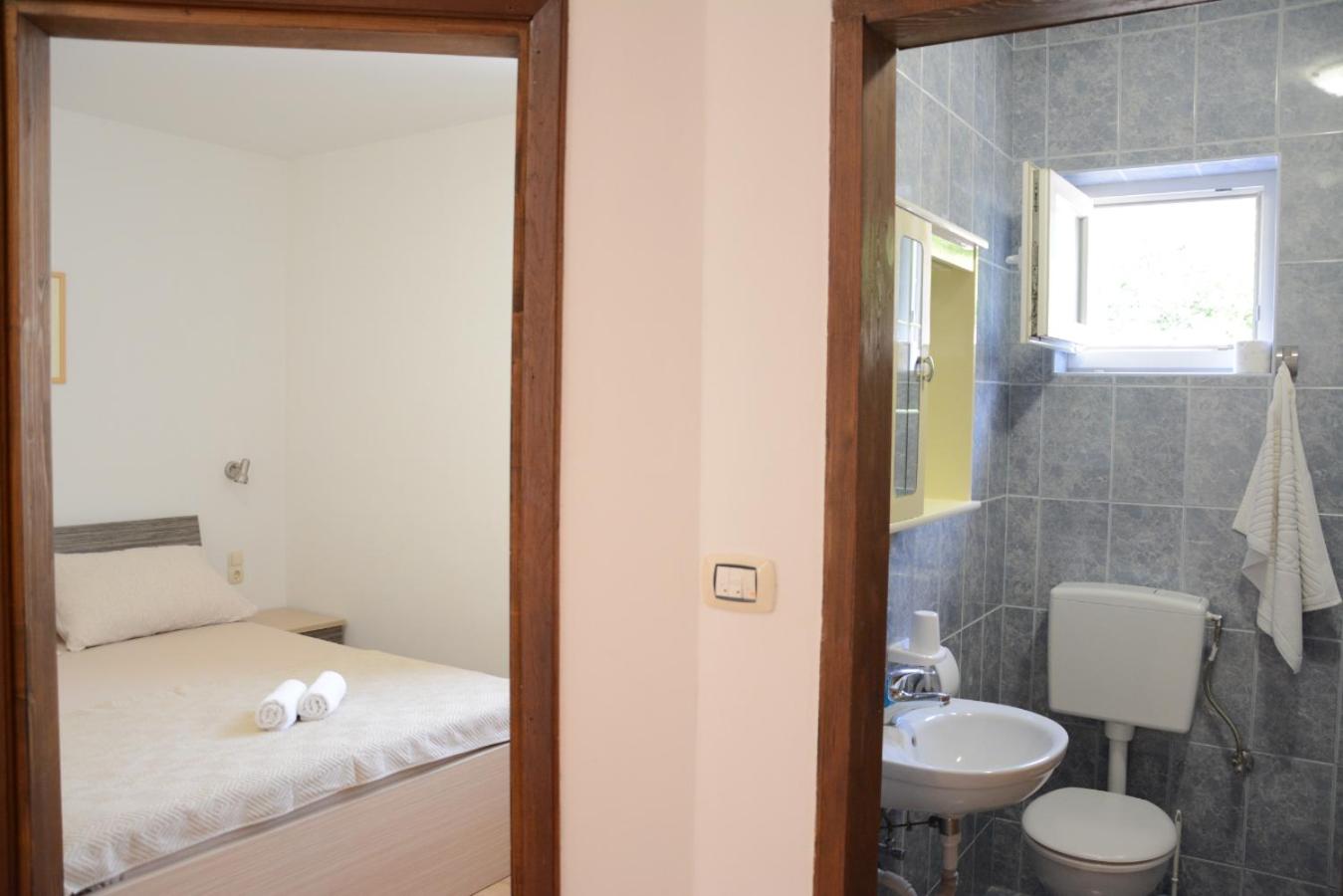 One-Bedroom Apartment - Photo 7