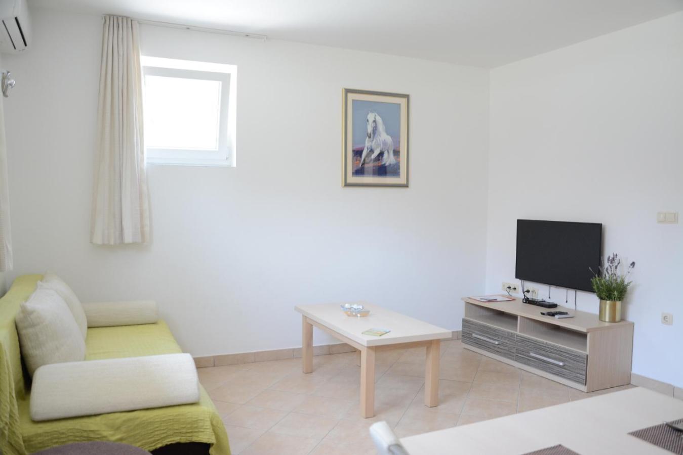 One-Bedroom Apartment - Photo 12