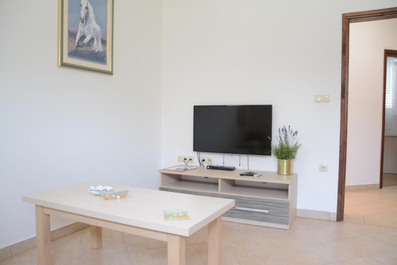 One-Bedroom Apartment - Photo 14