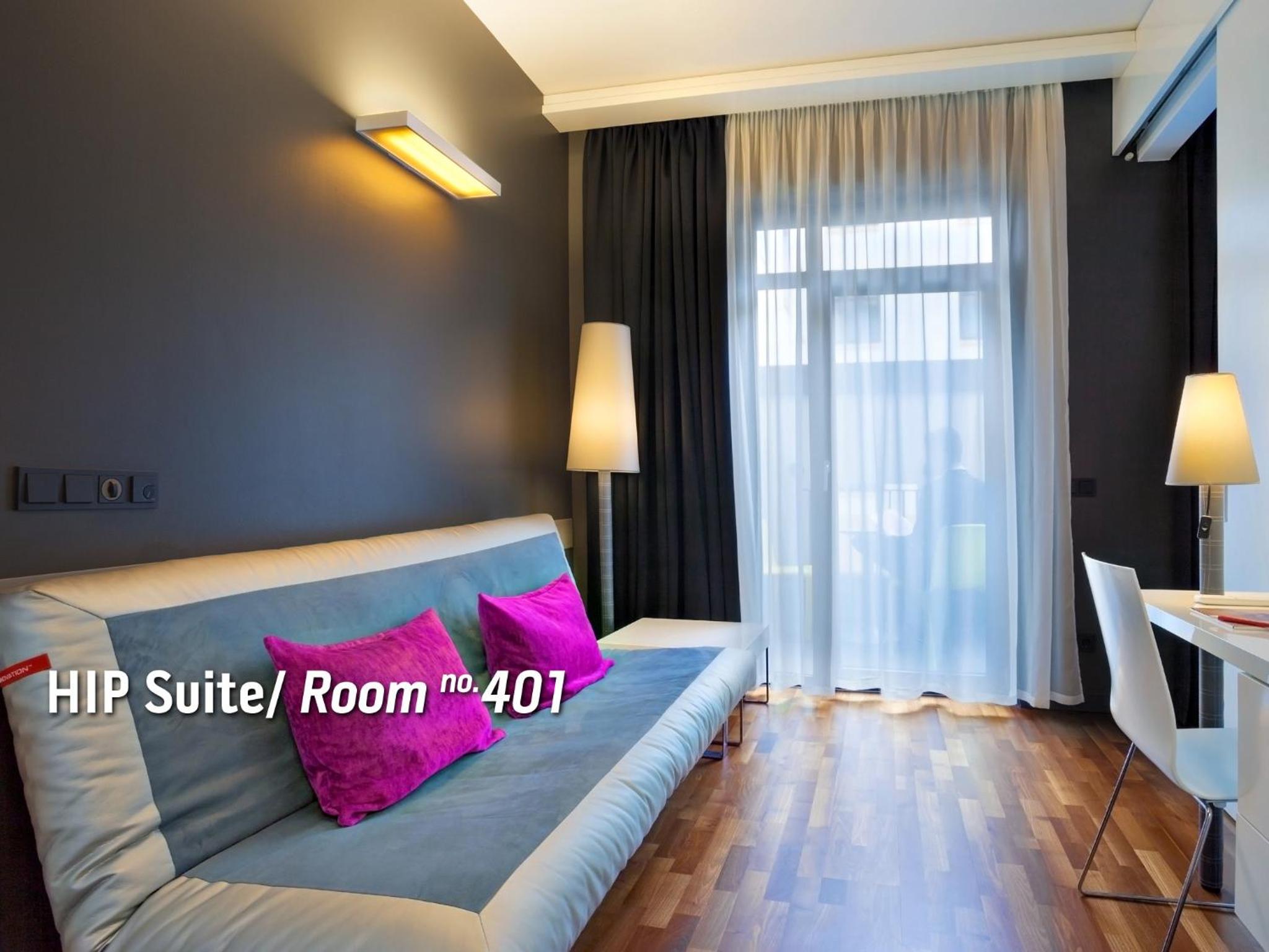 Suite - Photo 2