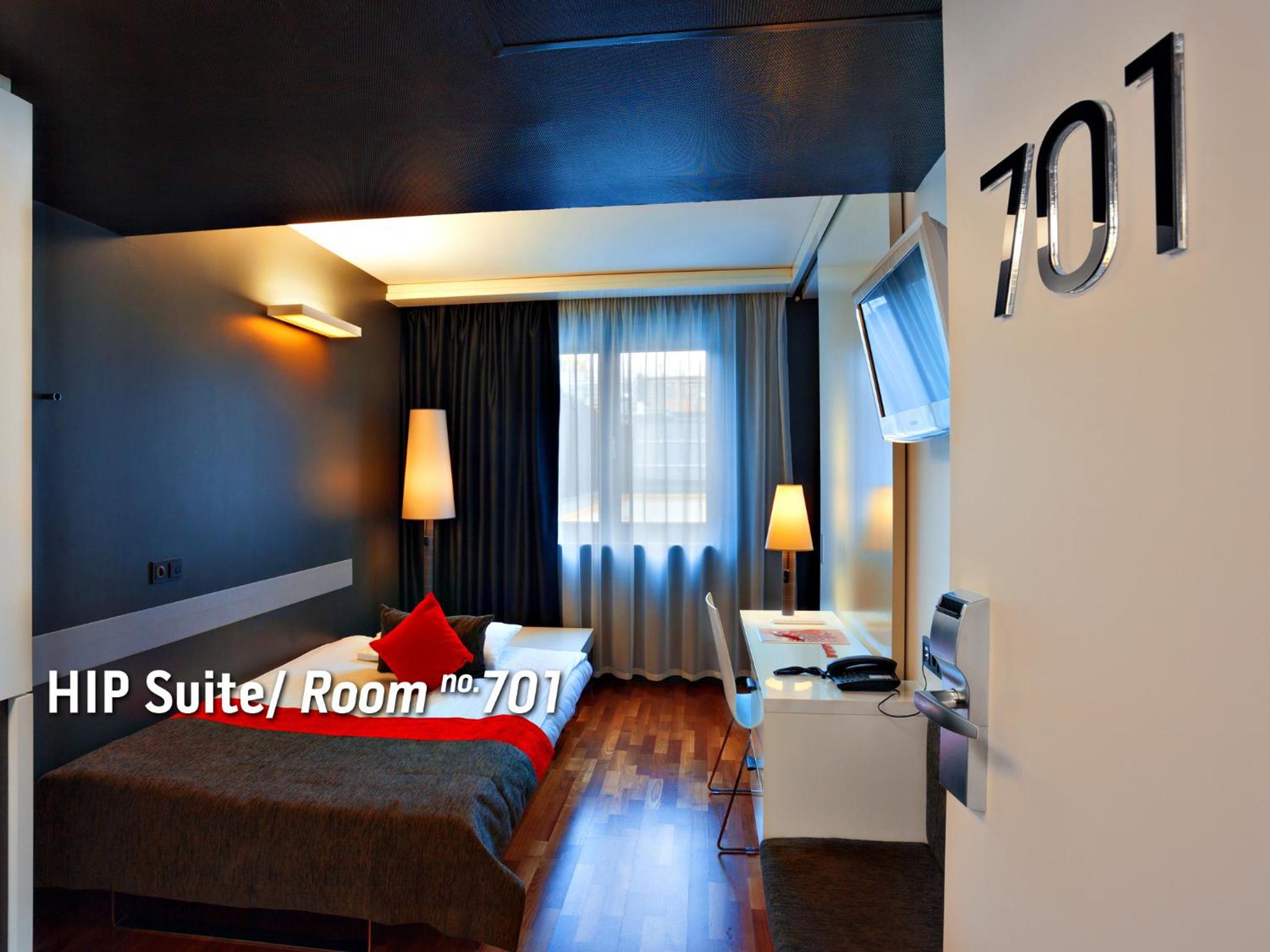 Suite - Photo 9