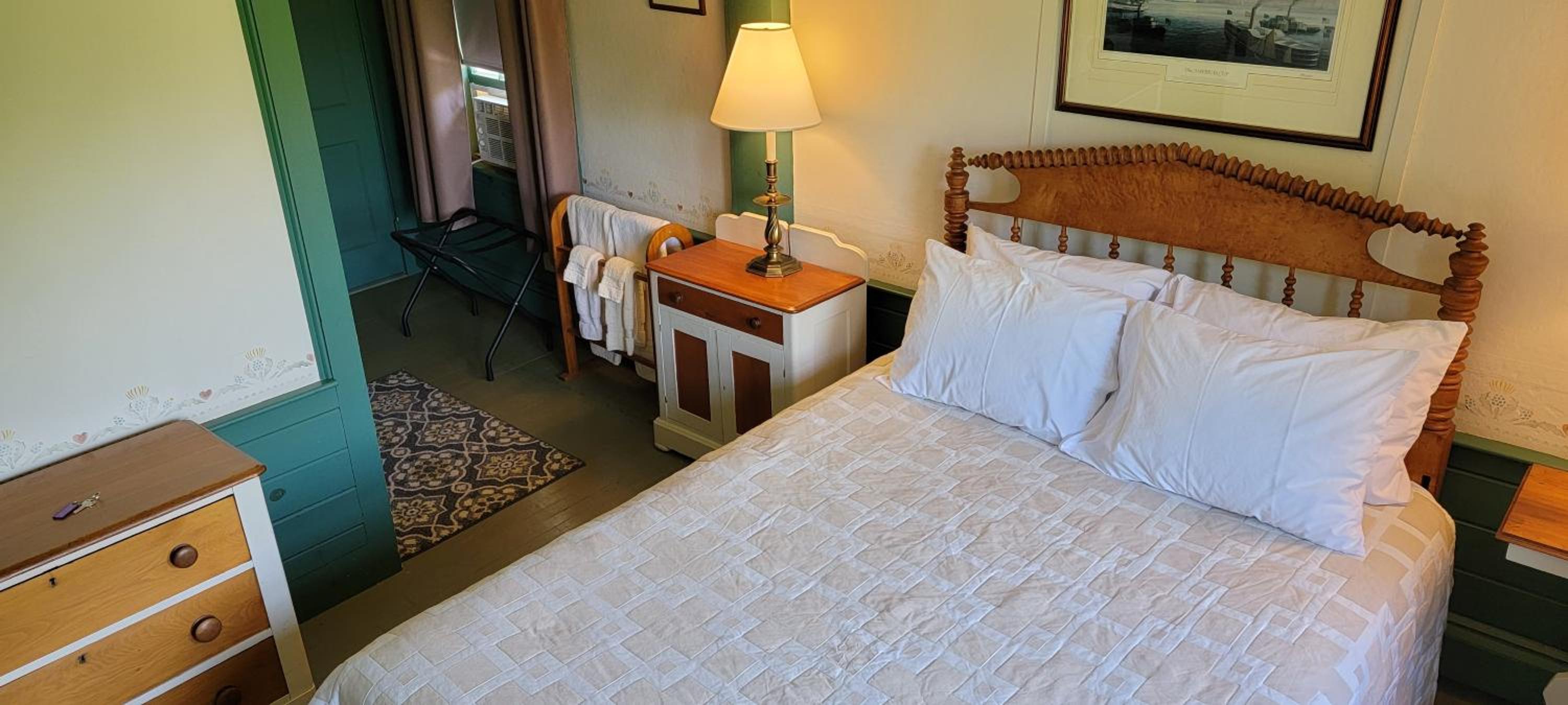 Queen Room with Garden View