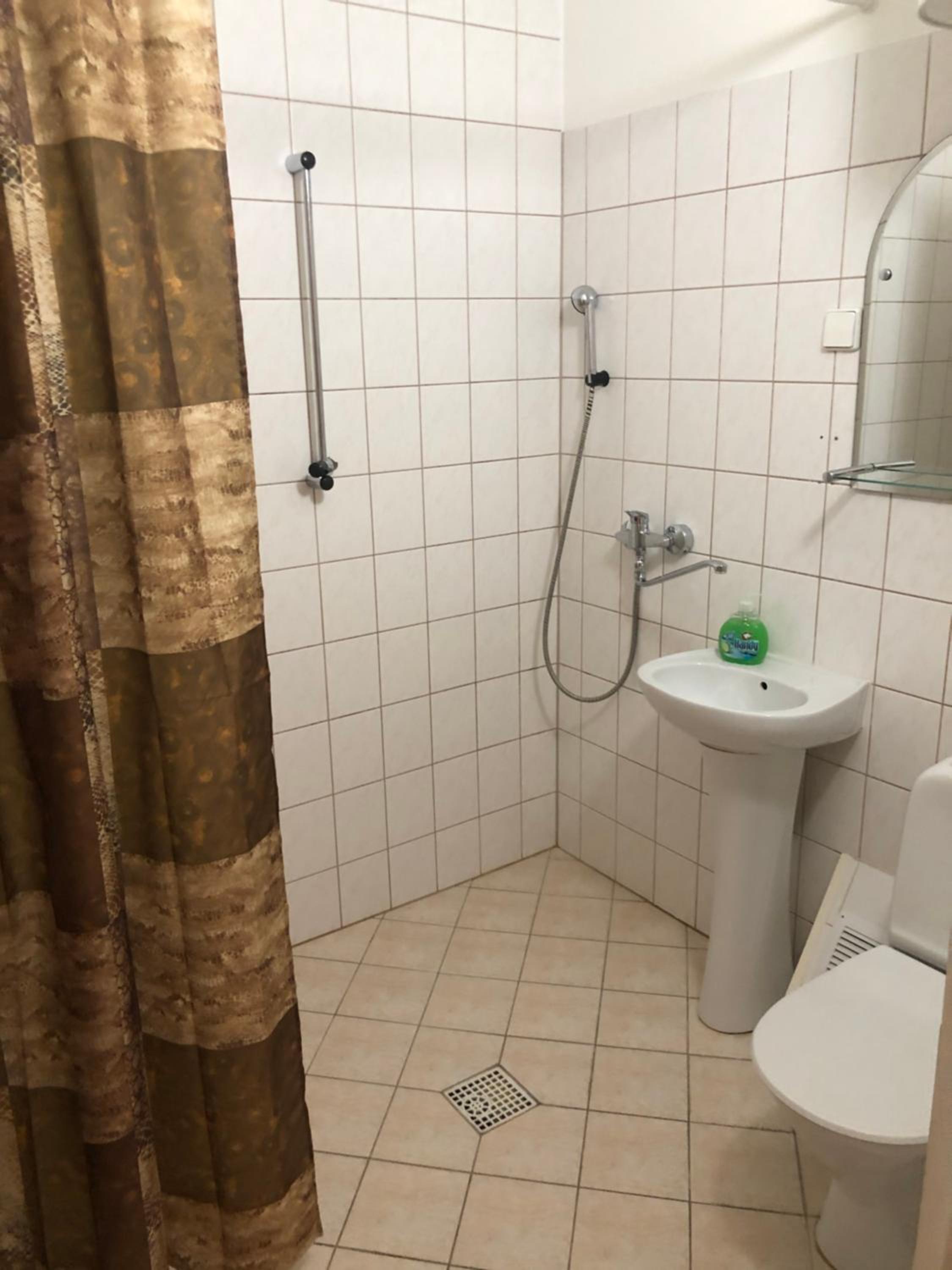 Twin Room - Photo 6