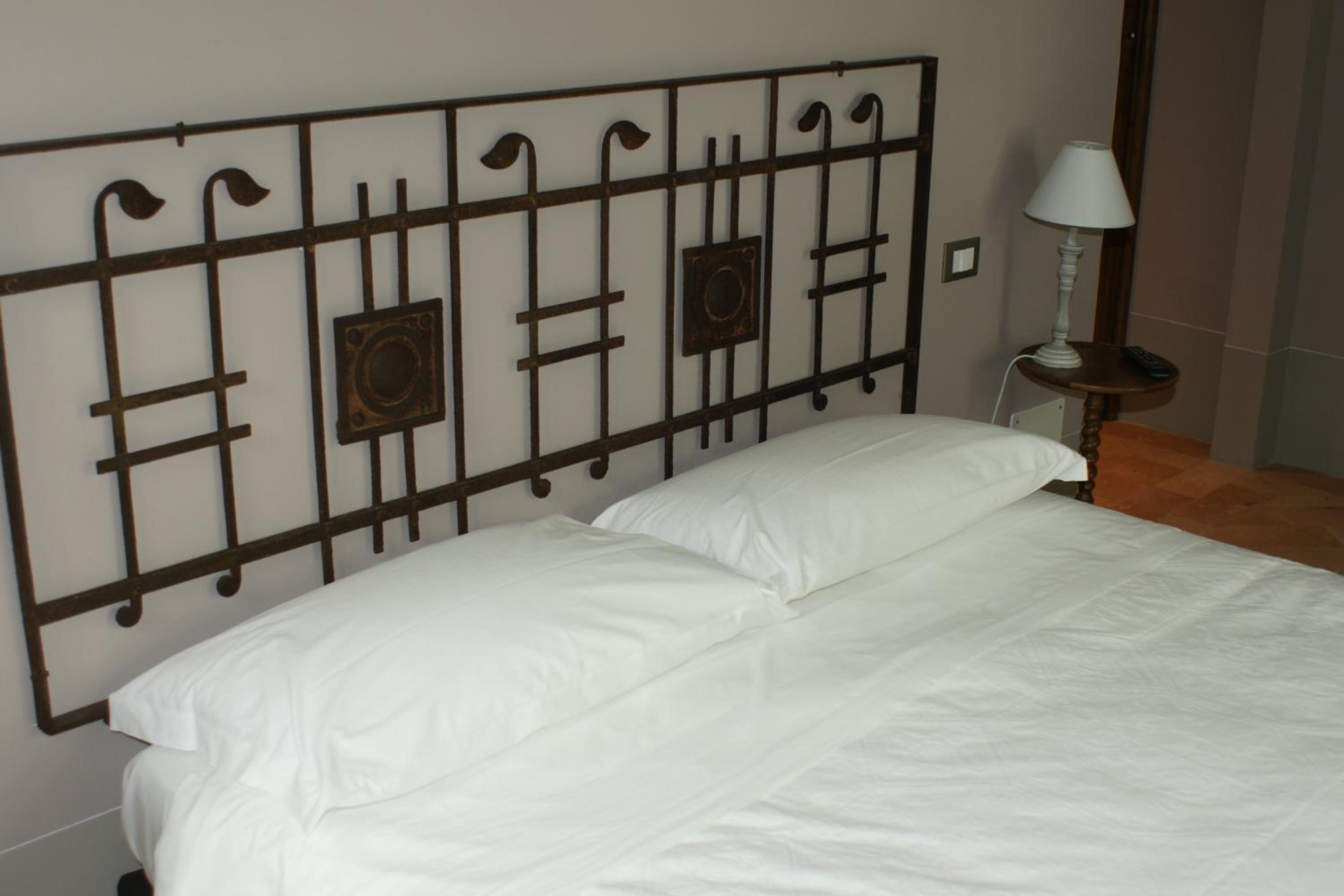 Deluxe Double or Twin Room with River View - Photo 5