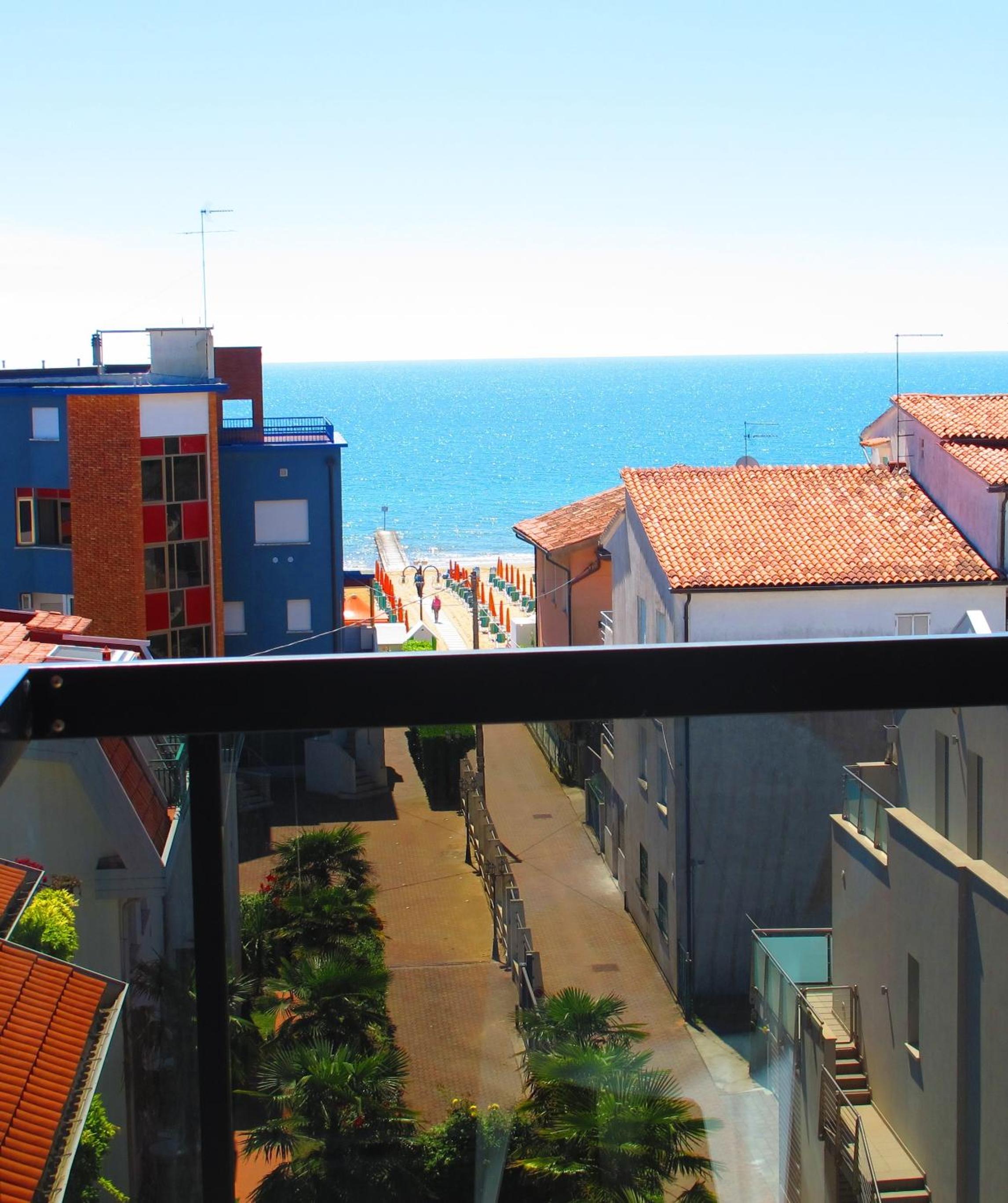 Double Room with Partial Sea View photo 3