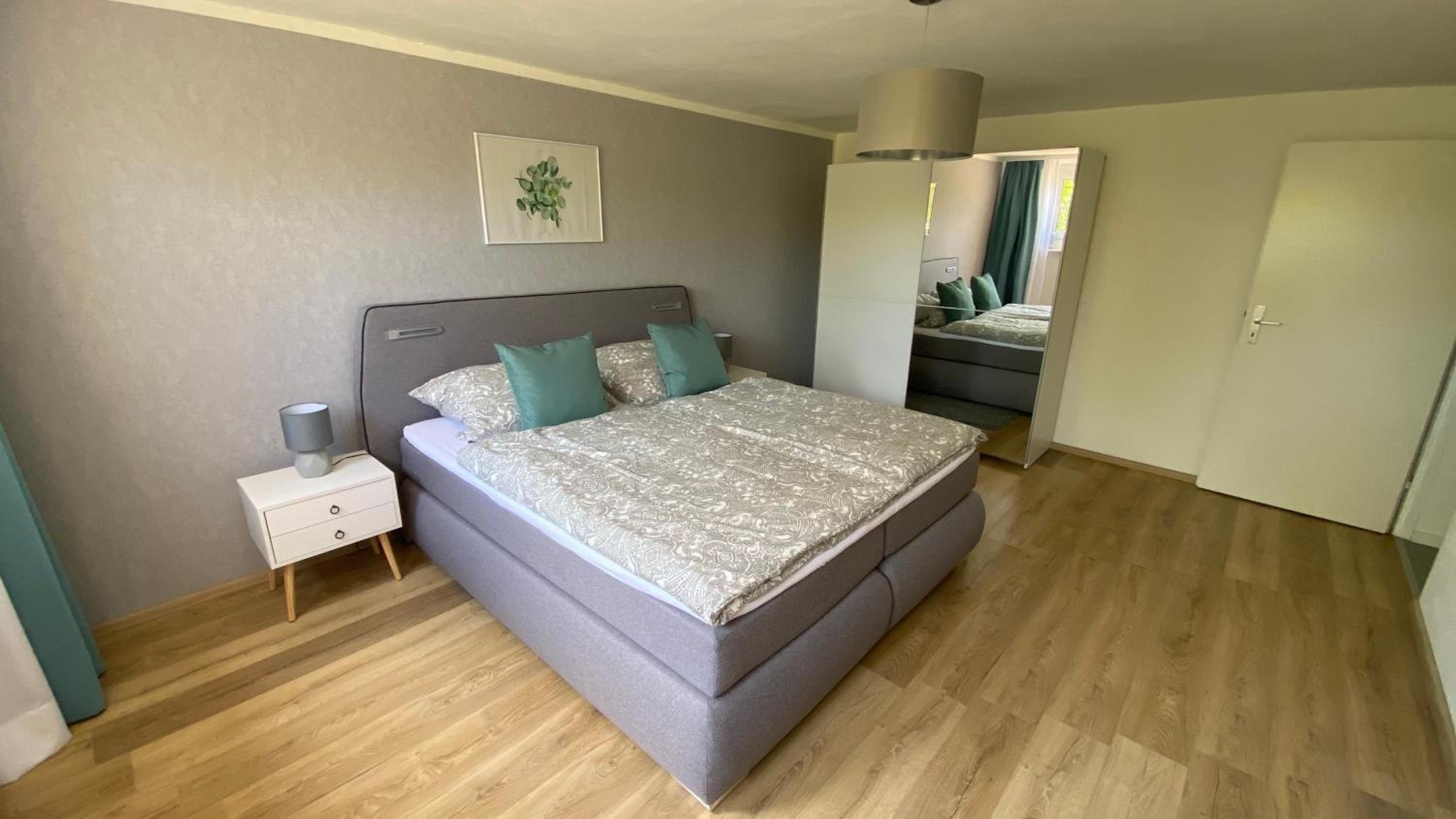 One-Bedroom Apartment - Photo 2