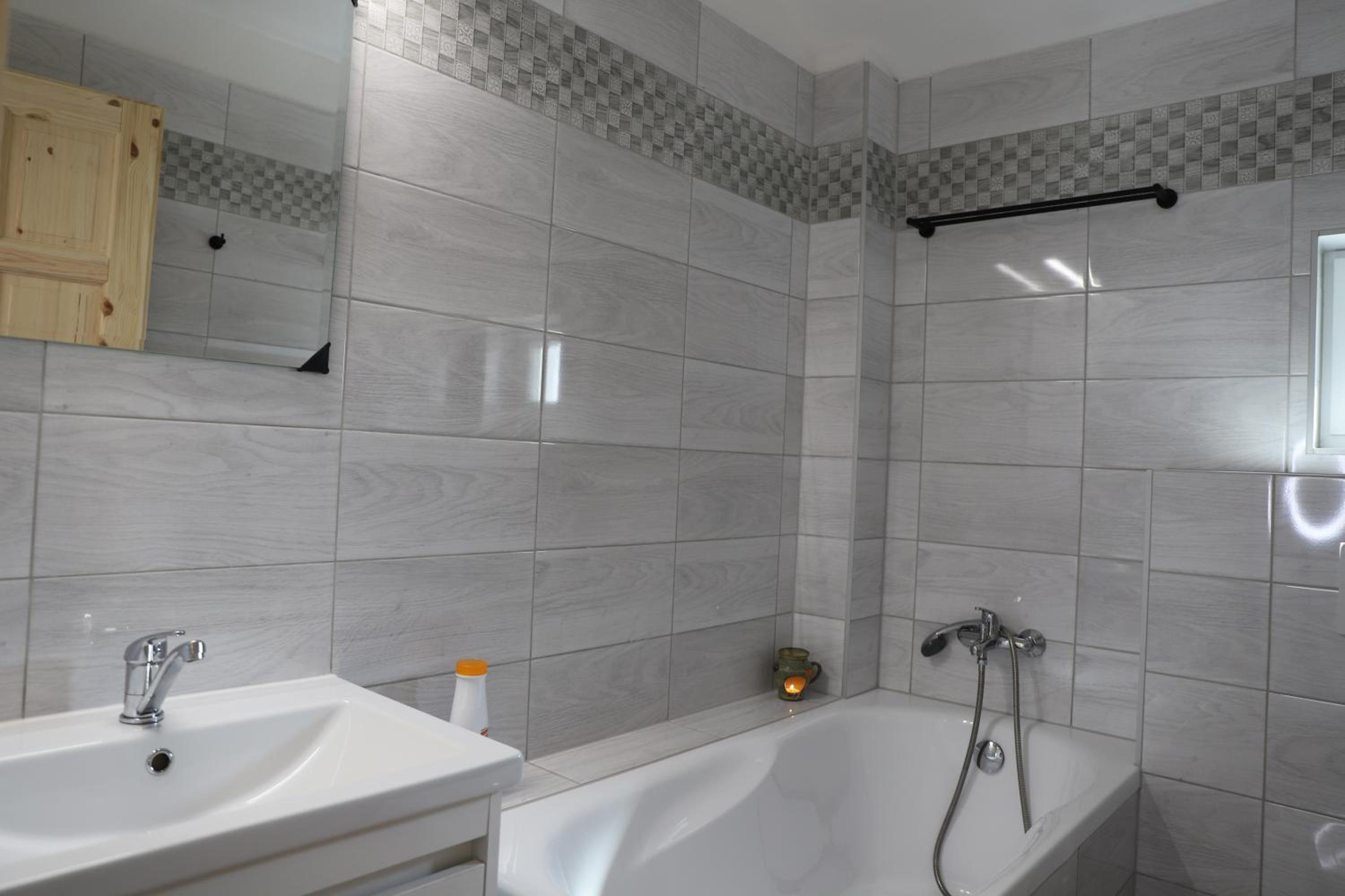 Budget Twin Room - Photo 62