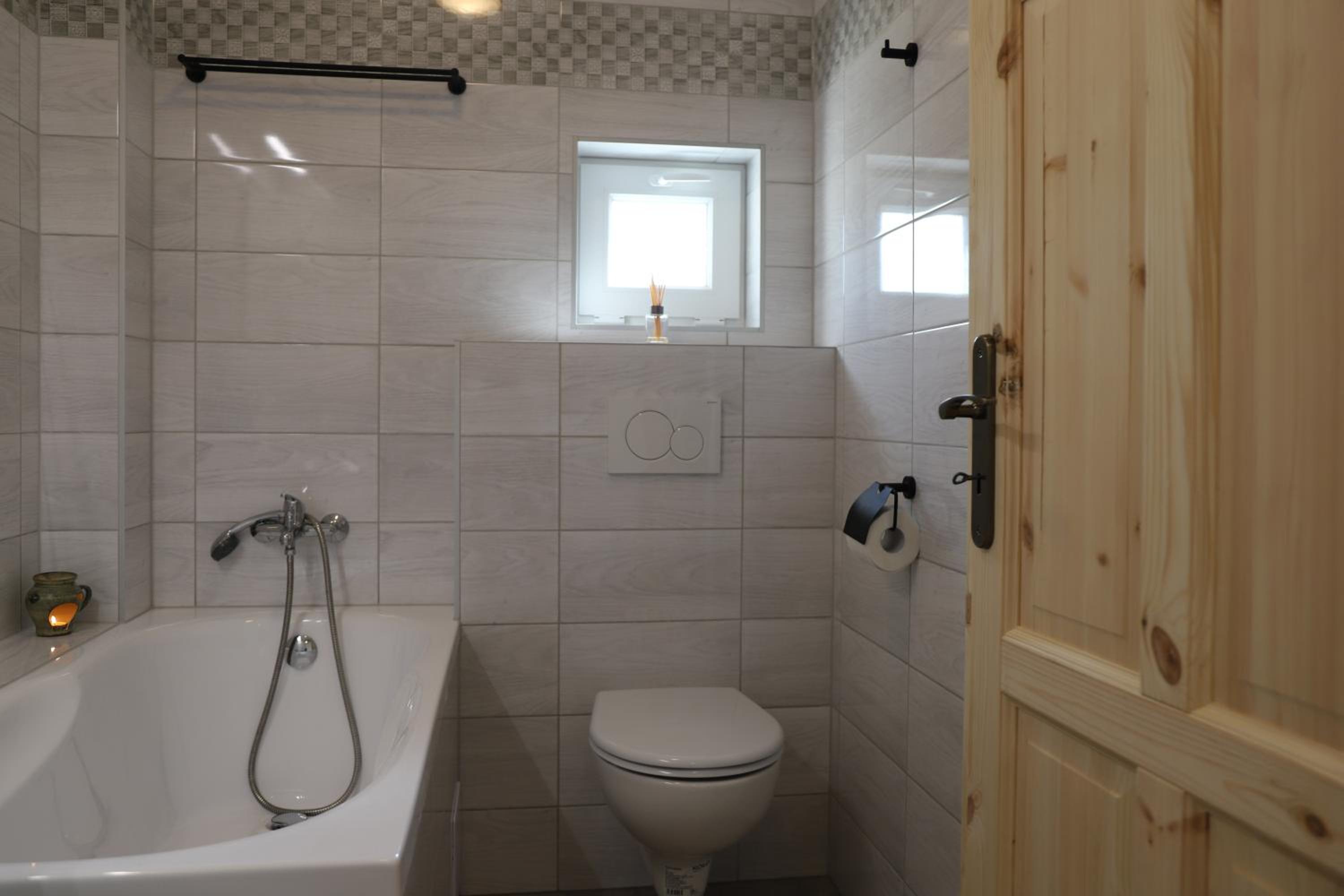 Budget Twin Room - Photo 64