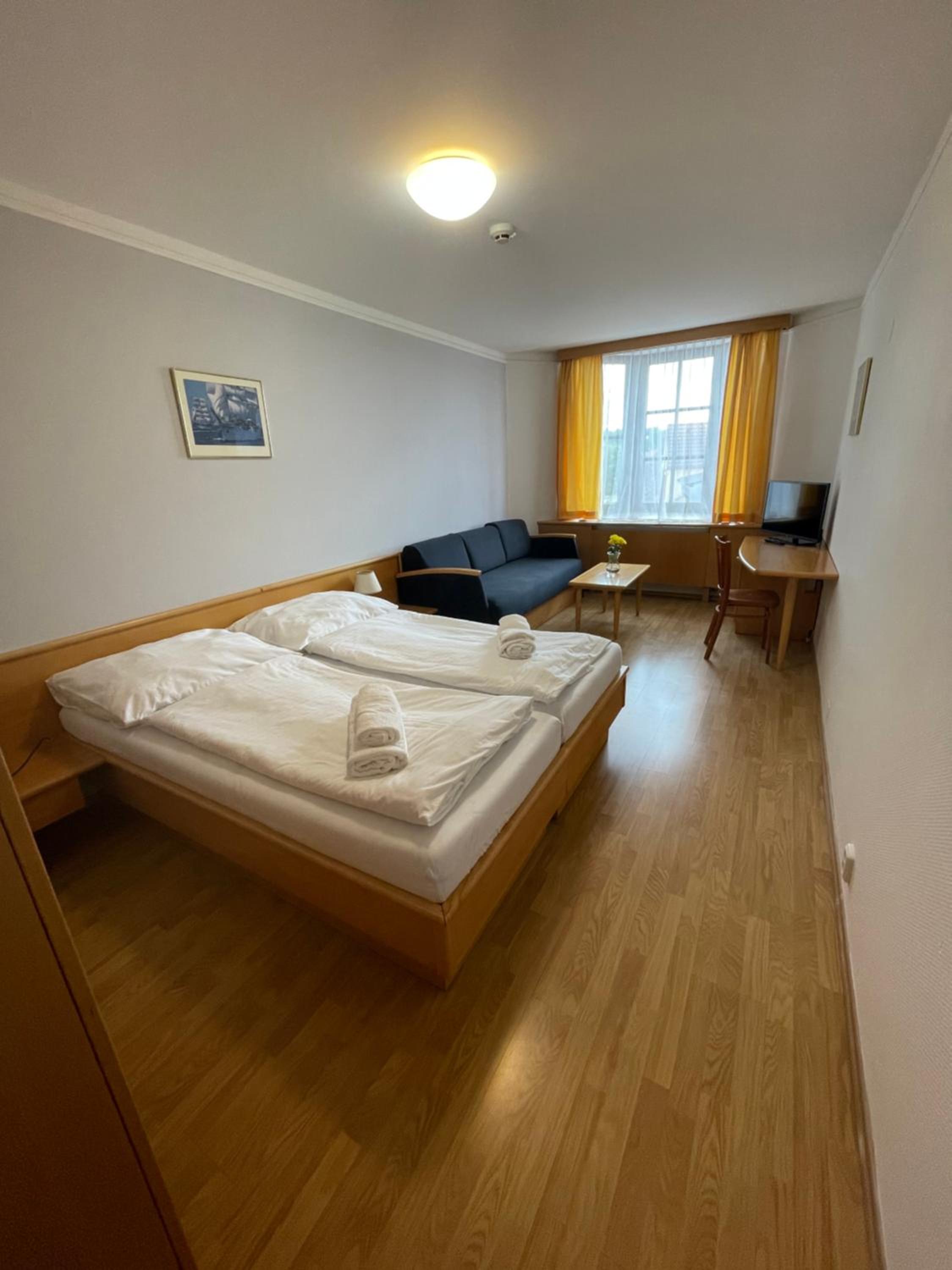 Double Room with Private Bathroom - Photo 4