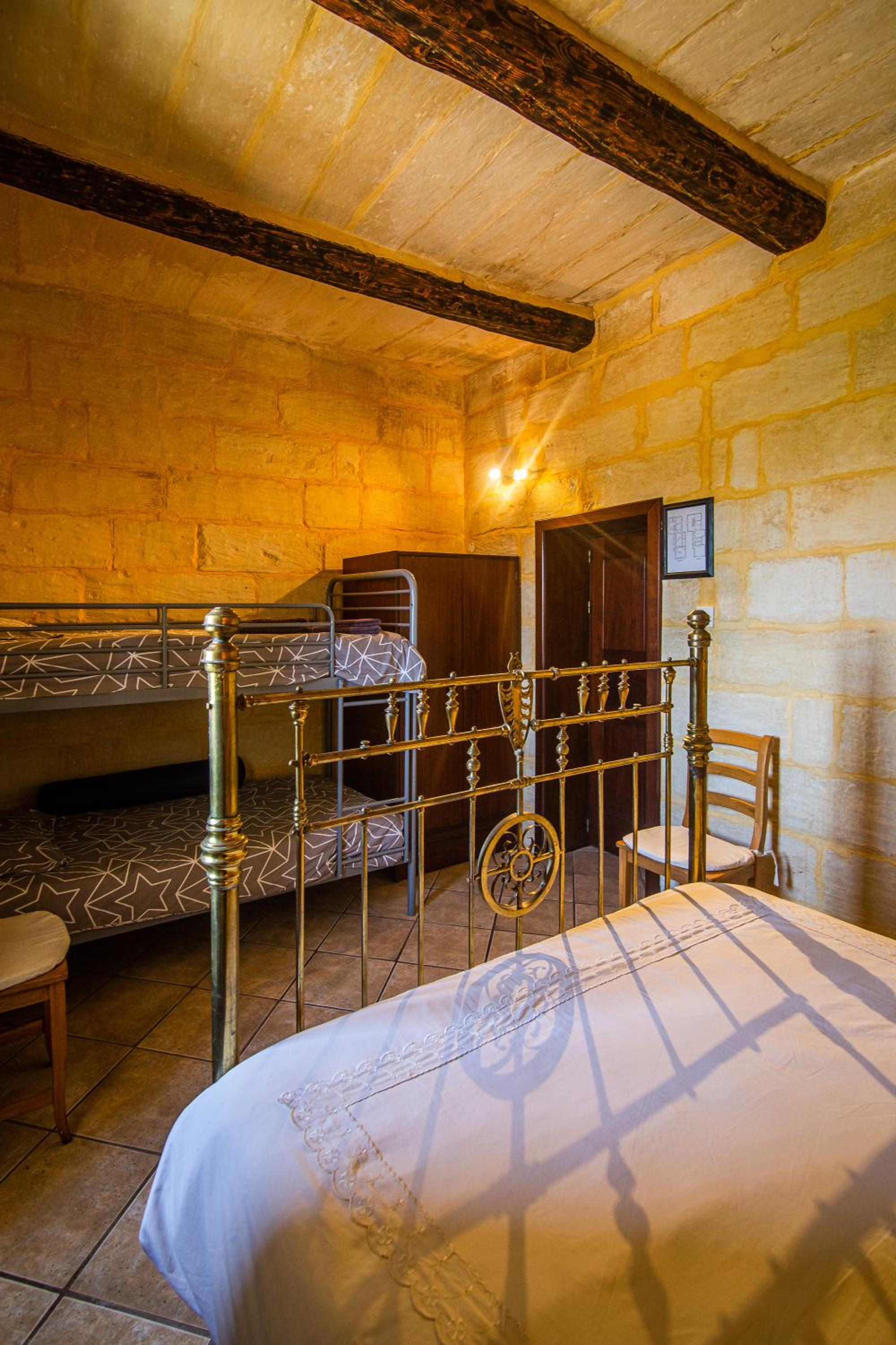 Twin Room with Shared Bathroom photo 2