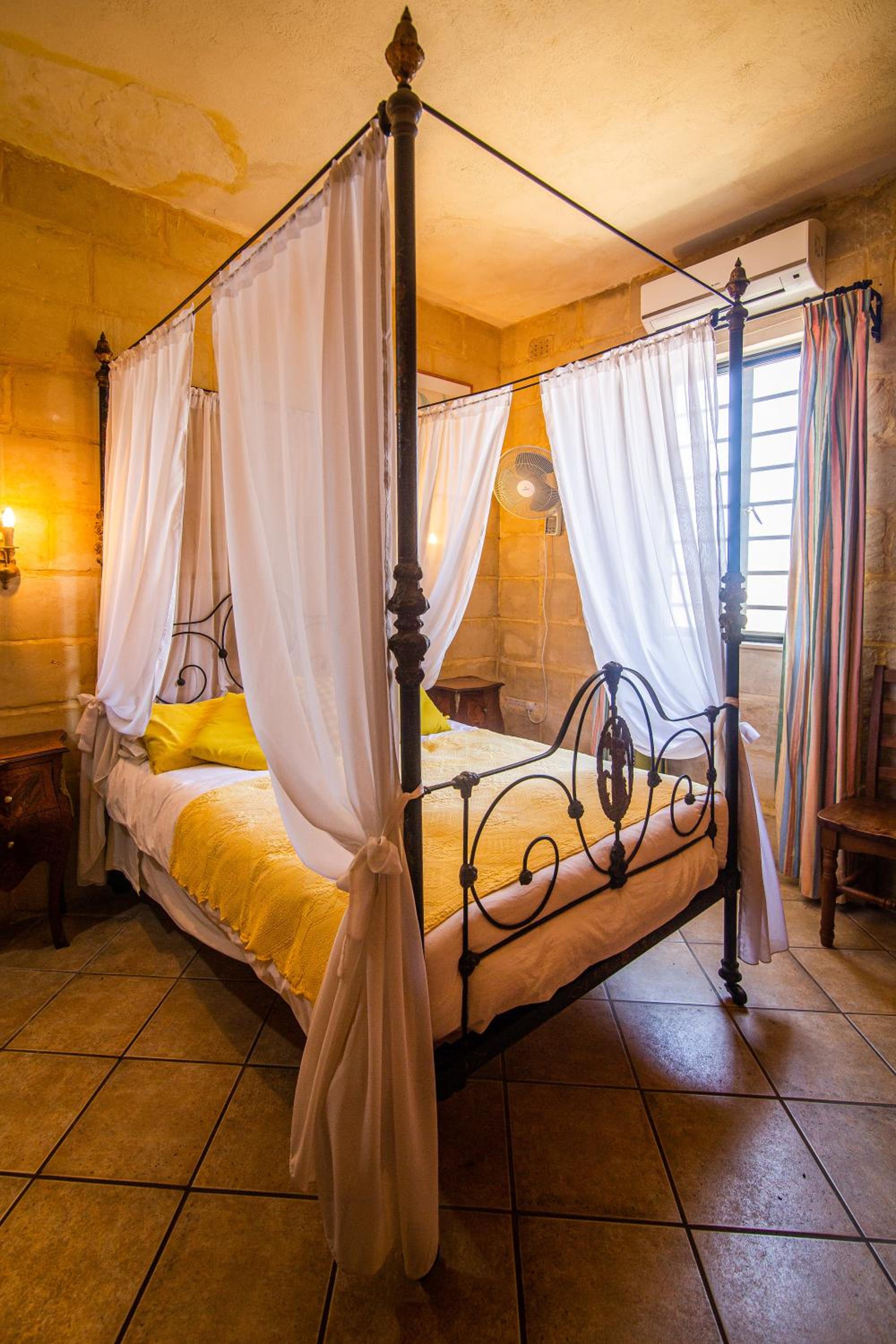 Double Room with Shared Bathroom photo 1