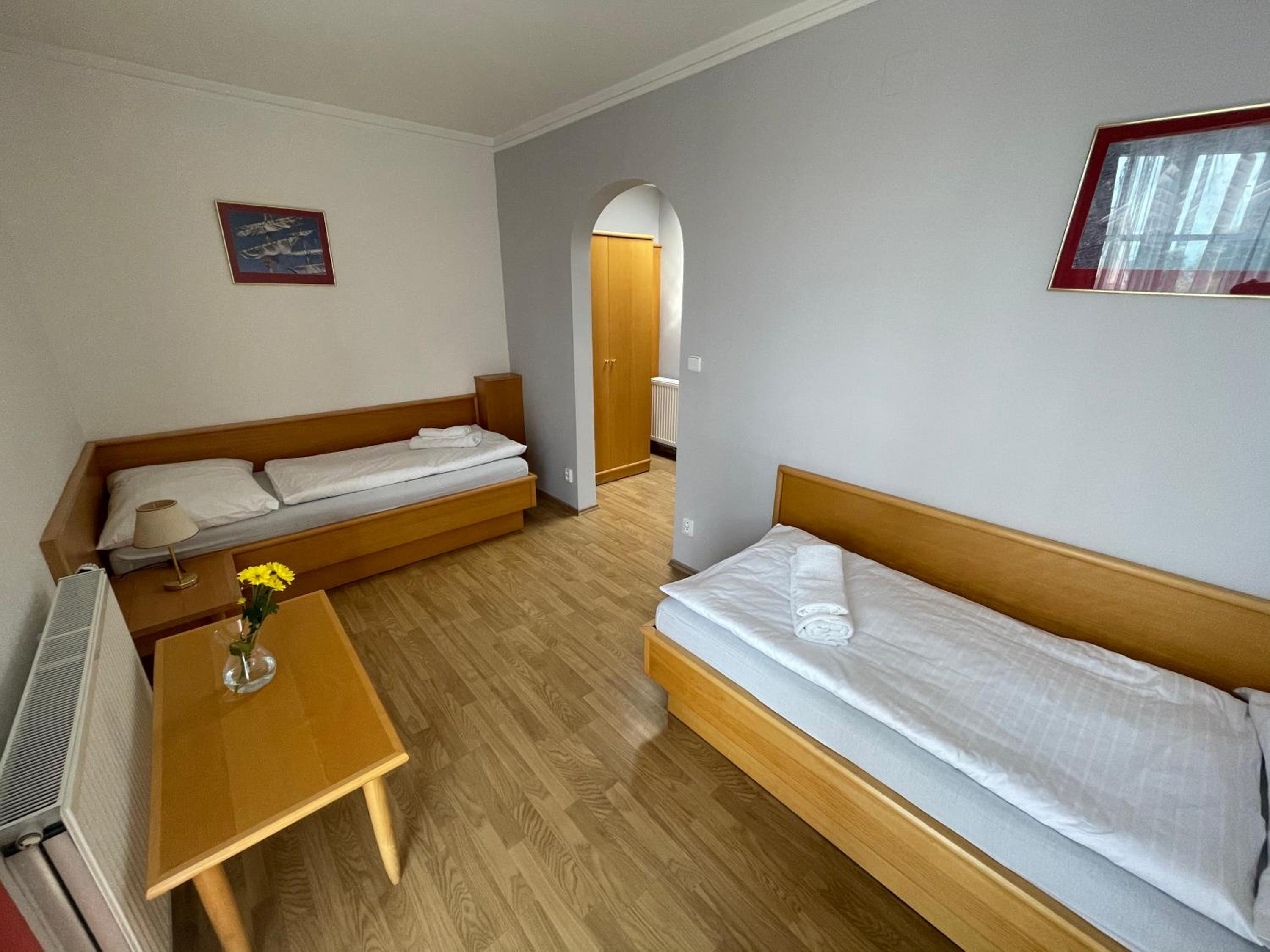 Twin Room with Bathroom - Photo 1