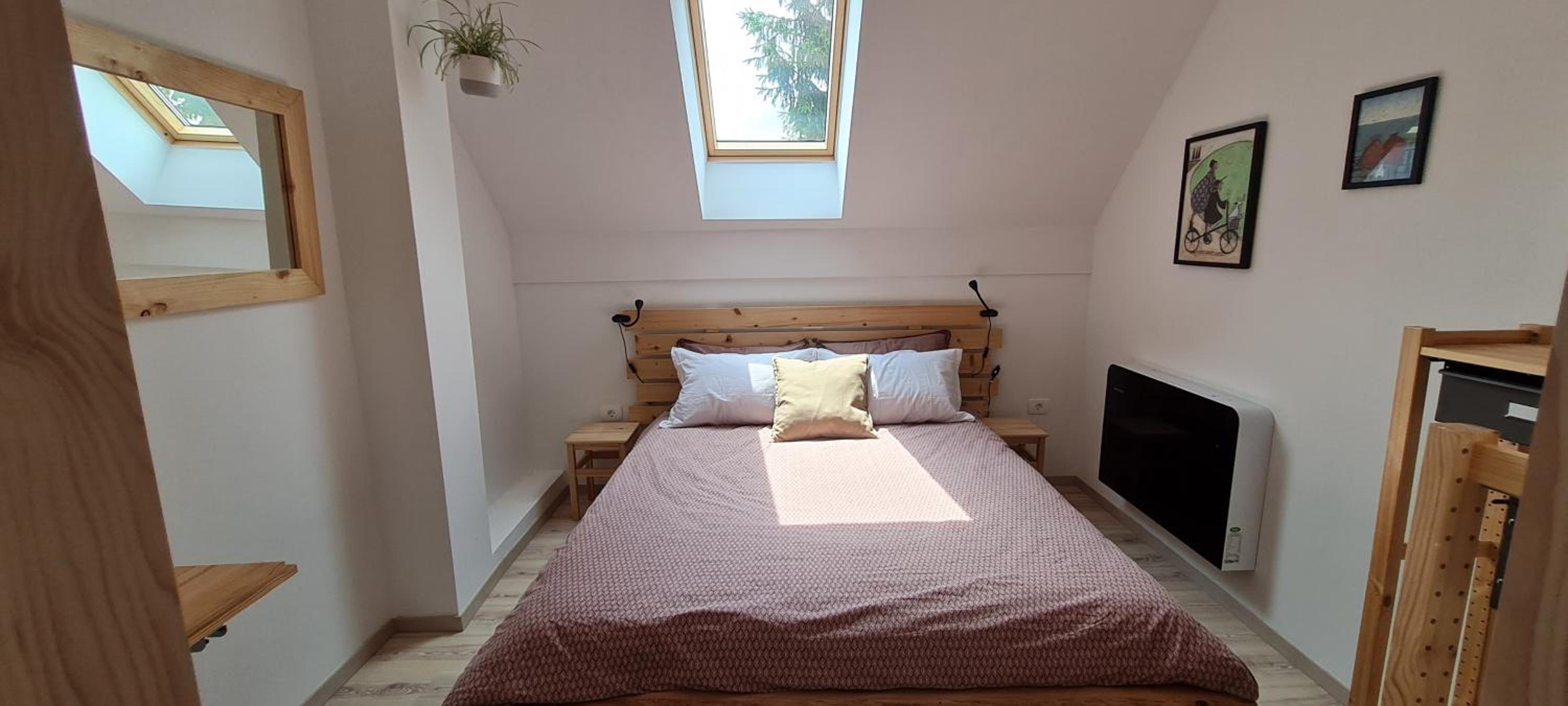 Double or Twin Room with Shared Bathroom photo 1