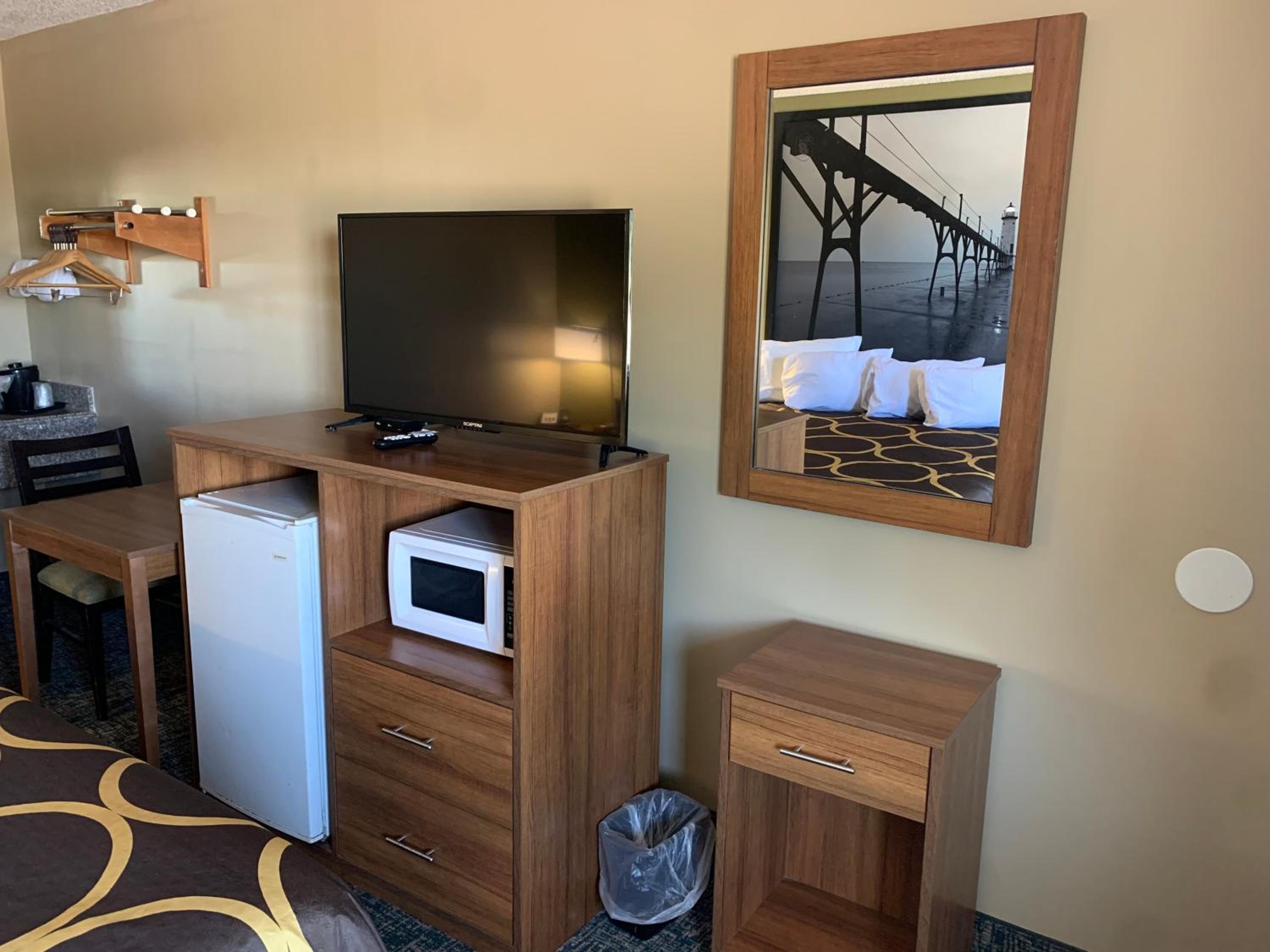 1 King Bed and 2 Queen Beds, One Bedroom, Suite, Non-Smoking - Photo 1