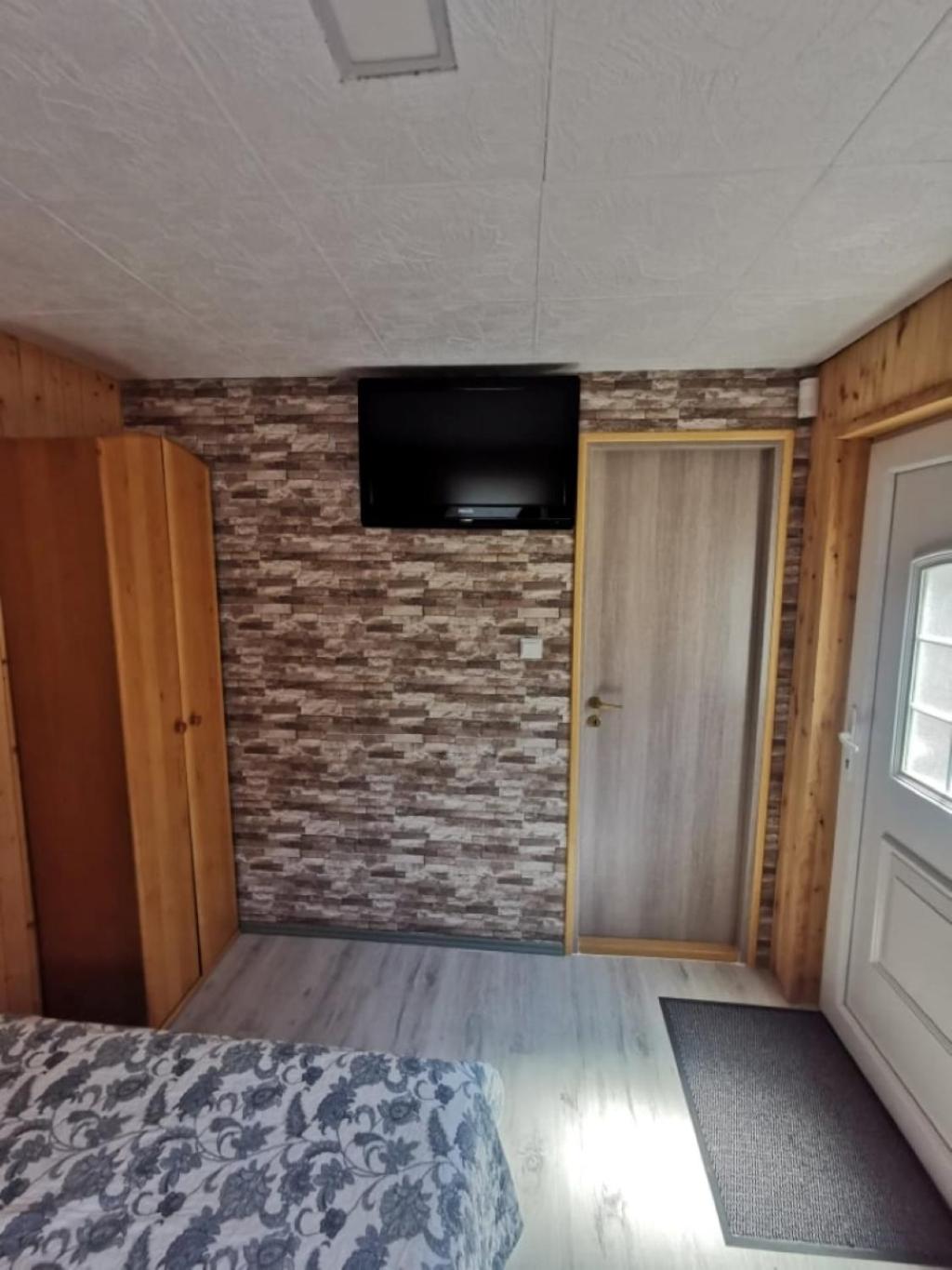 One-Bedroom Apartment - Photo 1