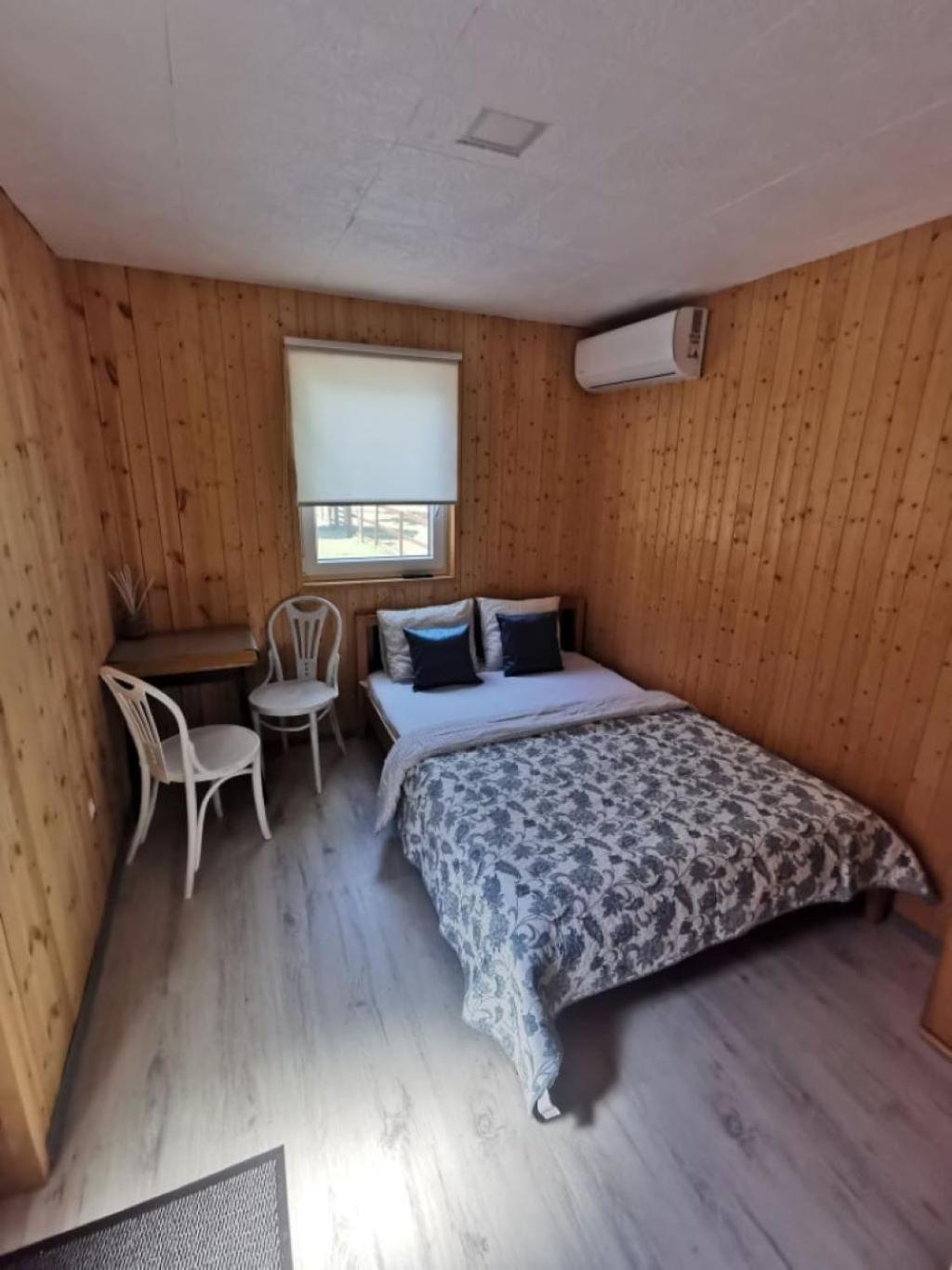 One-Bedroom Apartment - Photo 3