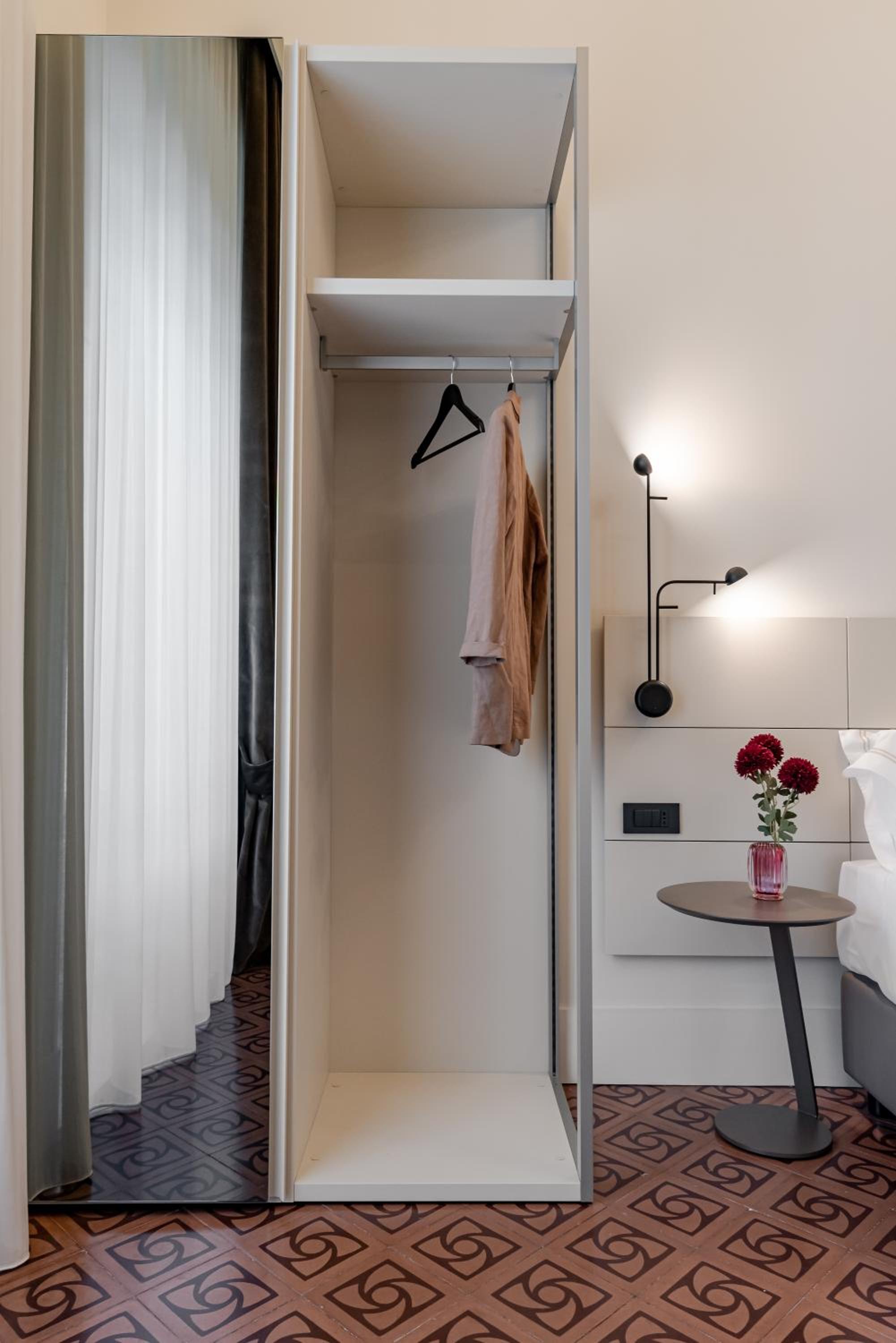 Double or Twin Room with Balcony - Photo 7