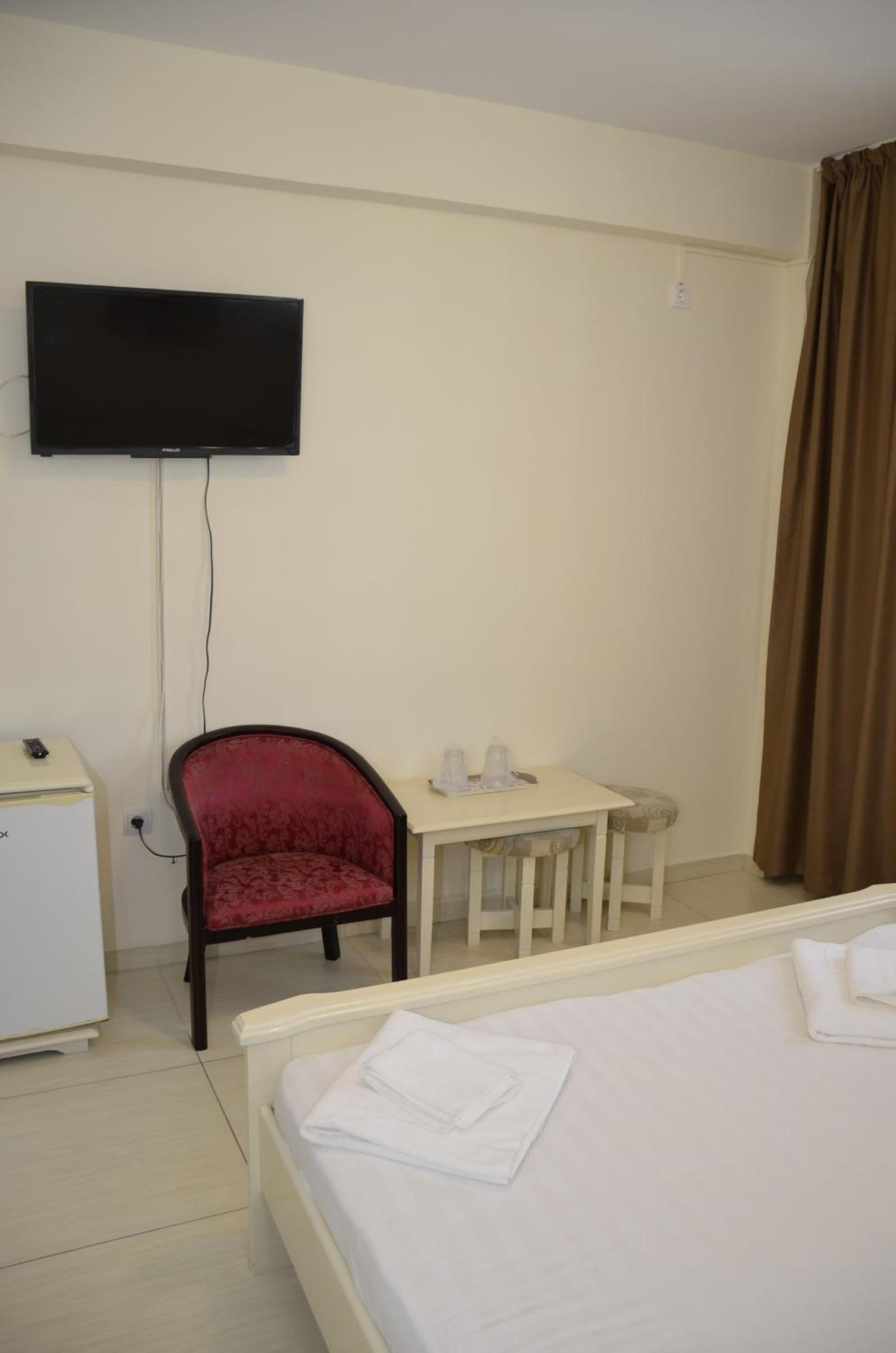 Double or Twin Room - Photo 11