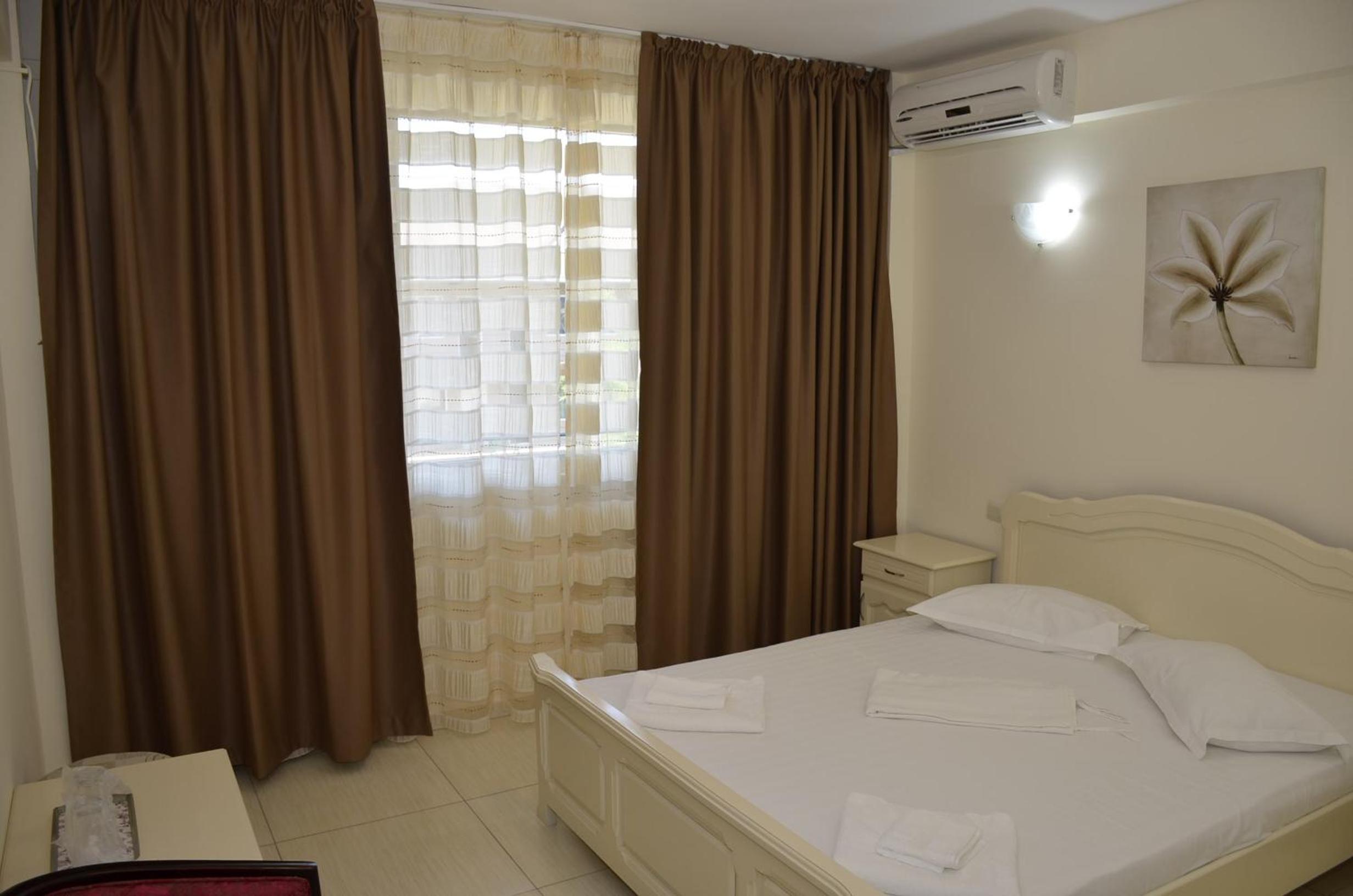 Standard Double or Twin Room - Photo 1