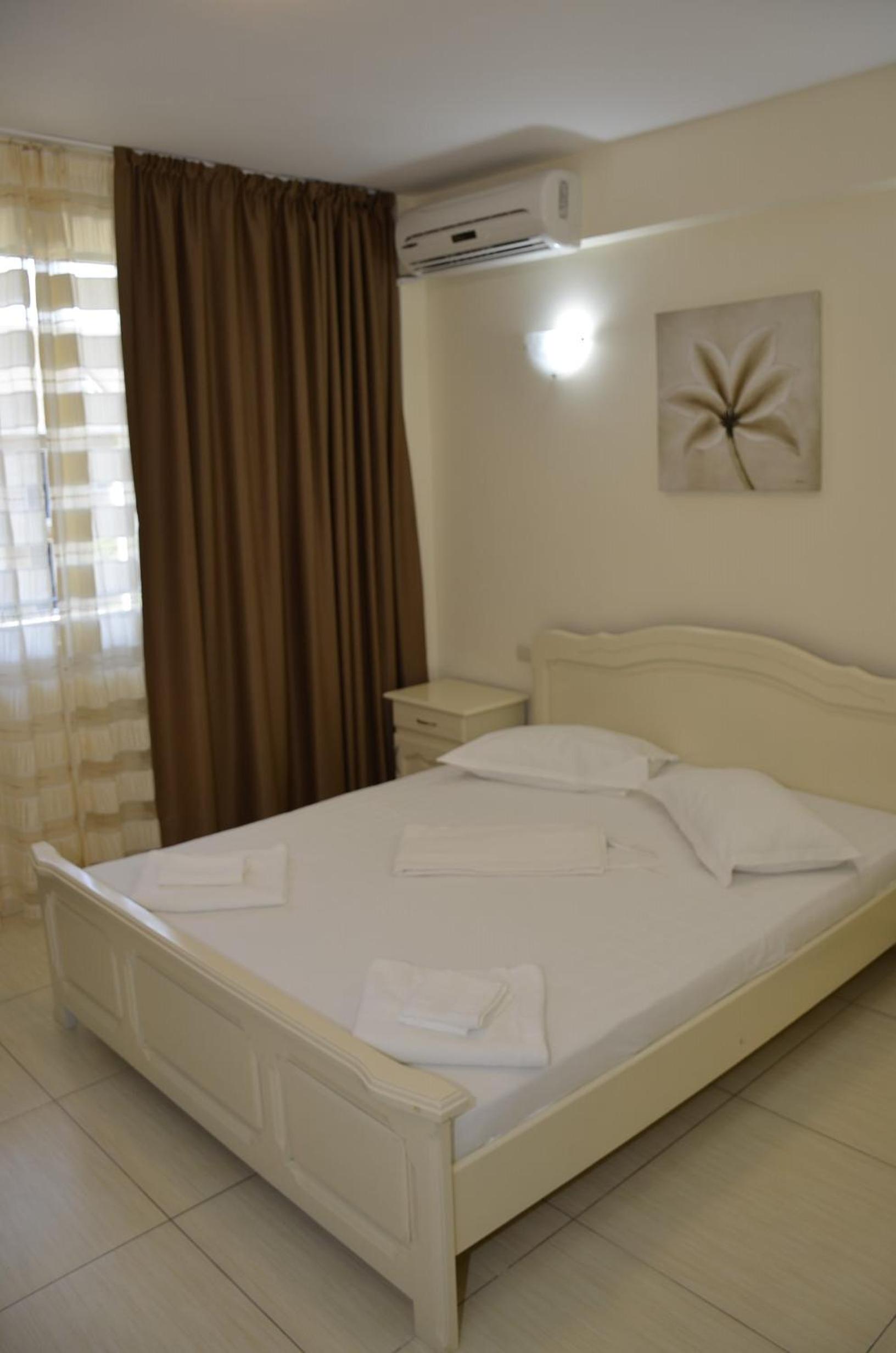 Double or Twin Room - Photo 3