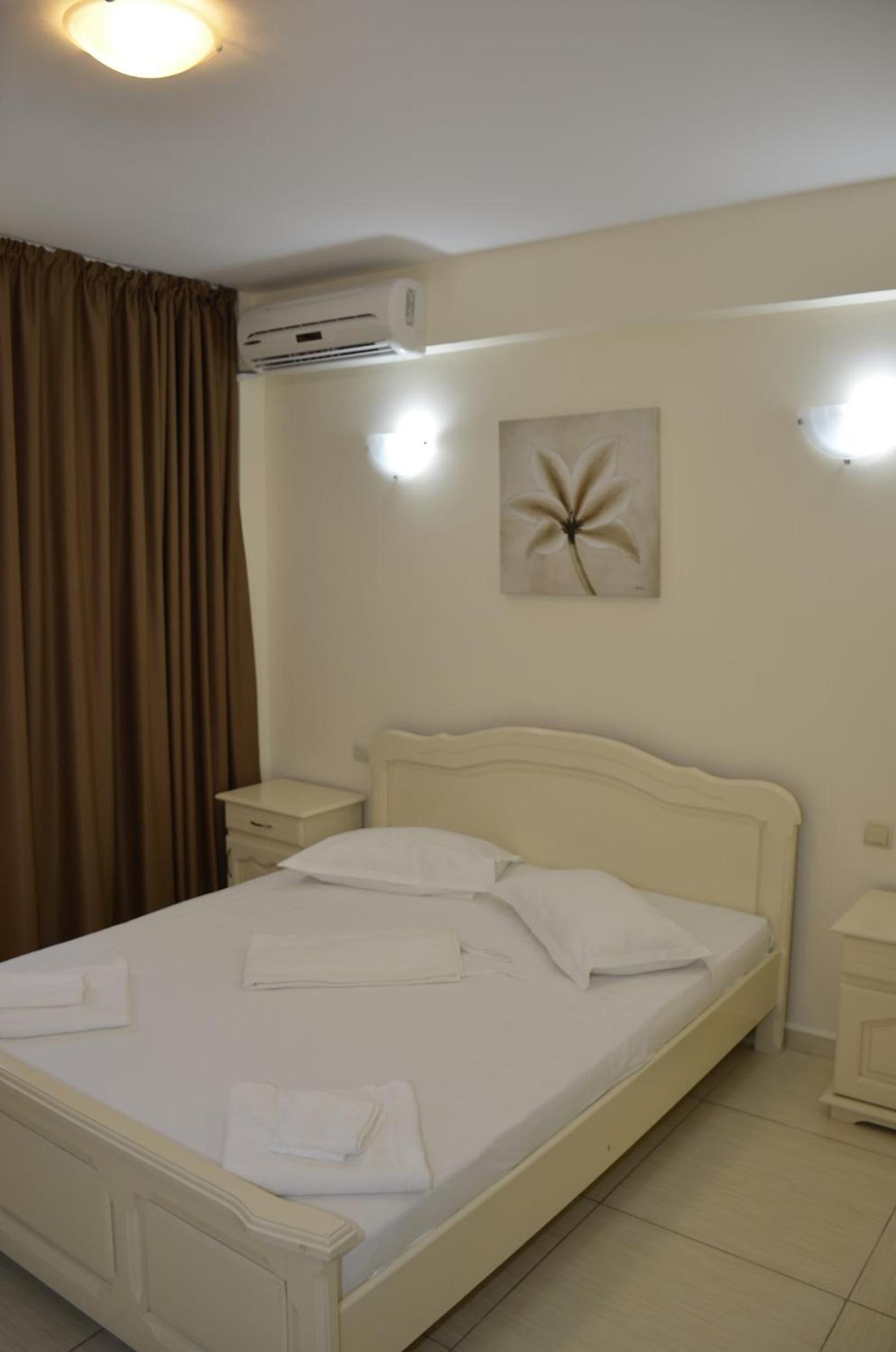 Double or Twin Room - Photo 5