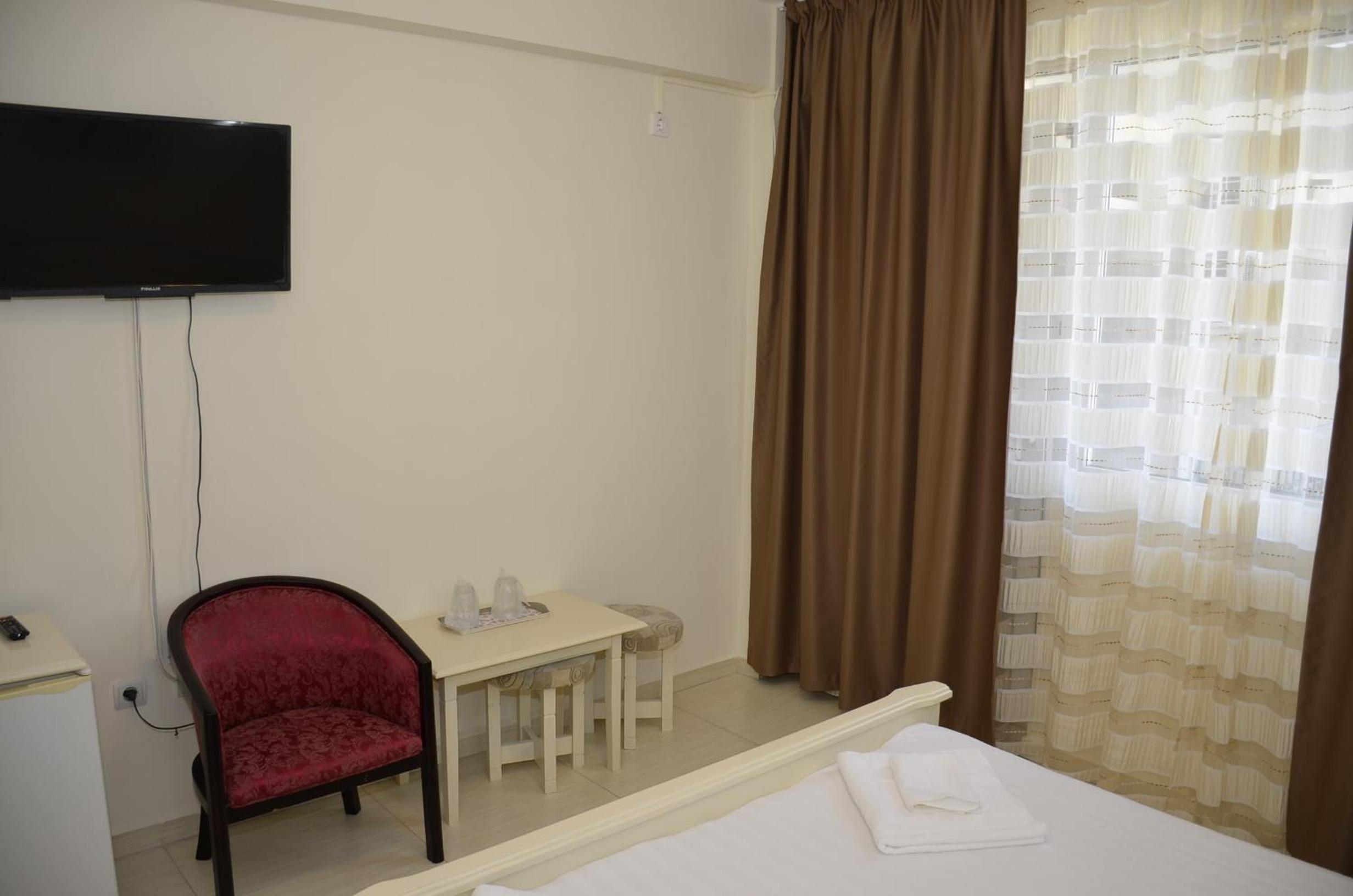 Standard Double or Twin Room - Photo 3