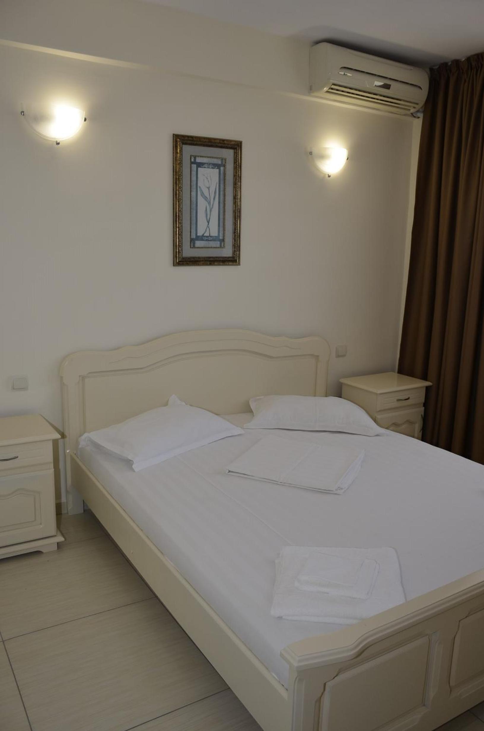 Standard Double or Twin Room - Photo 2
