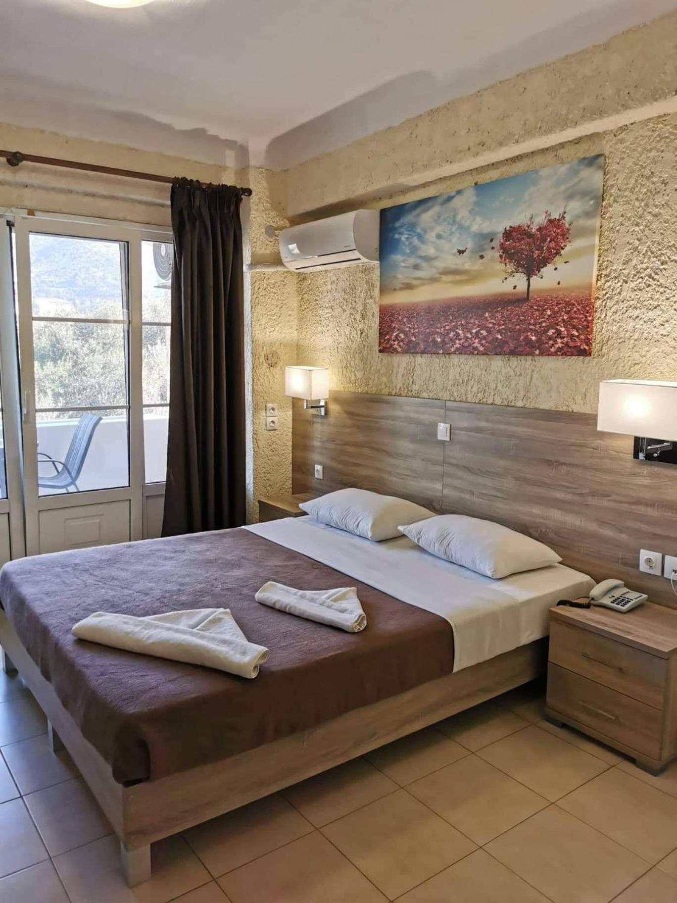 Twin Room - Photo 8