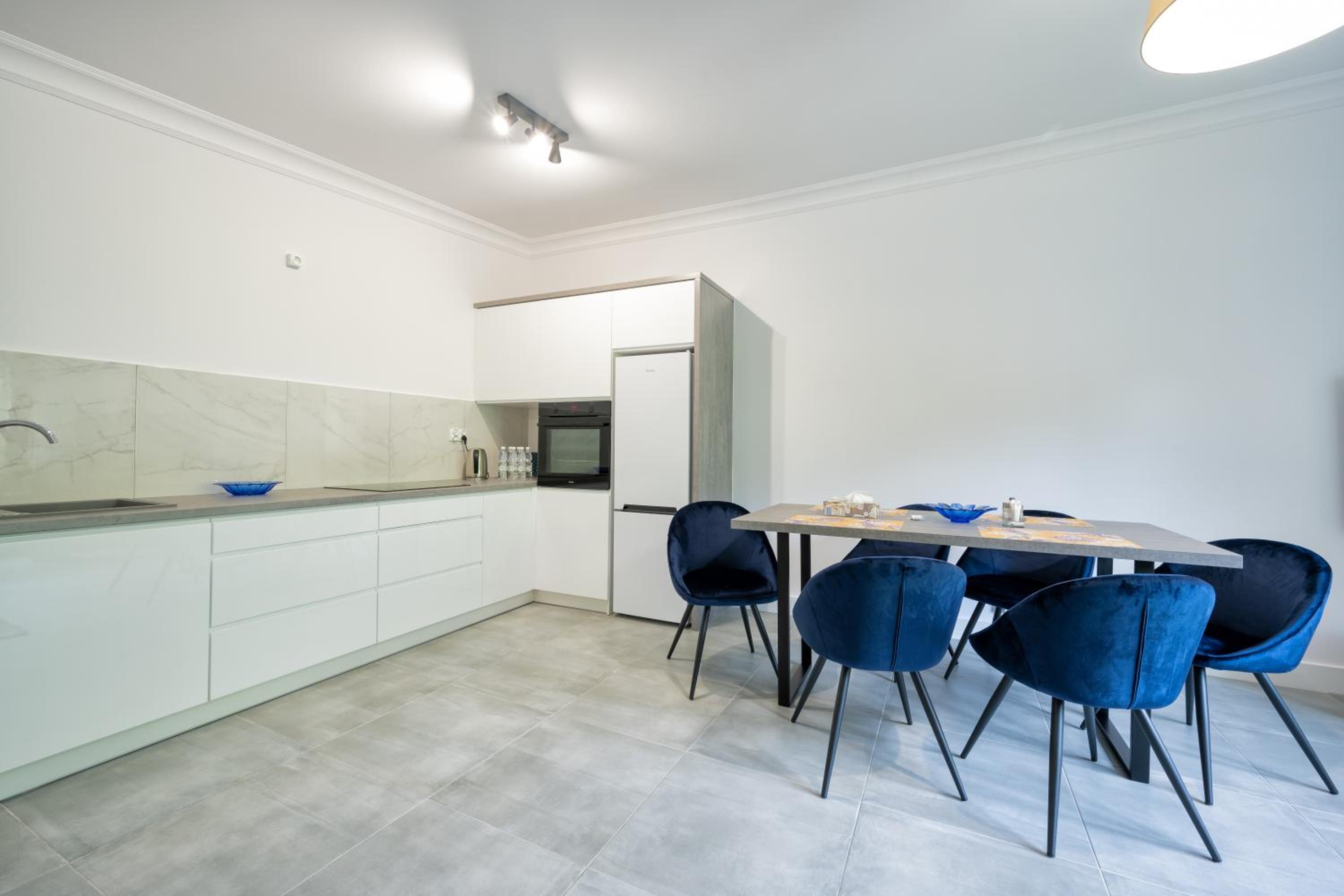 Two-Bedroom Apartment - Photo 9