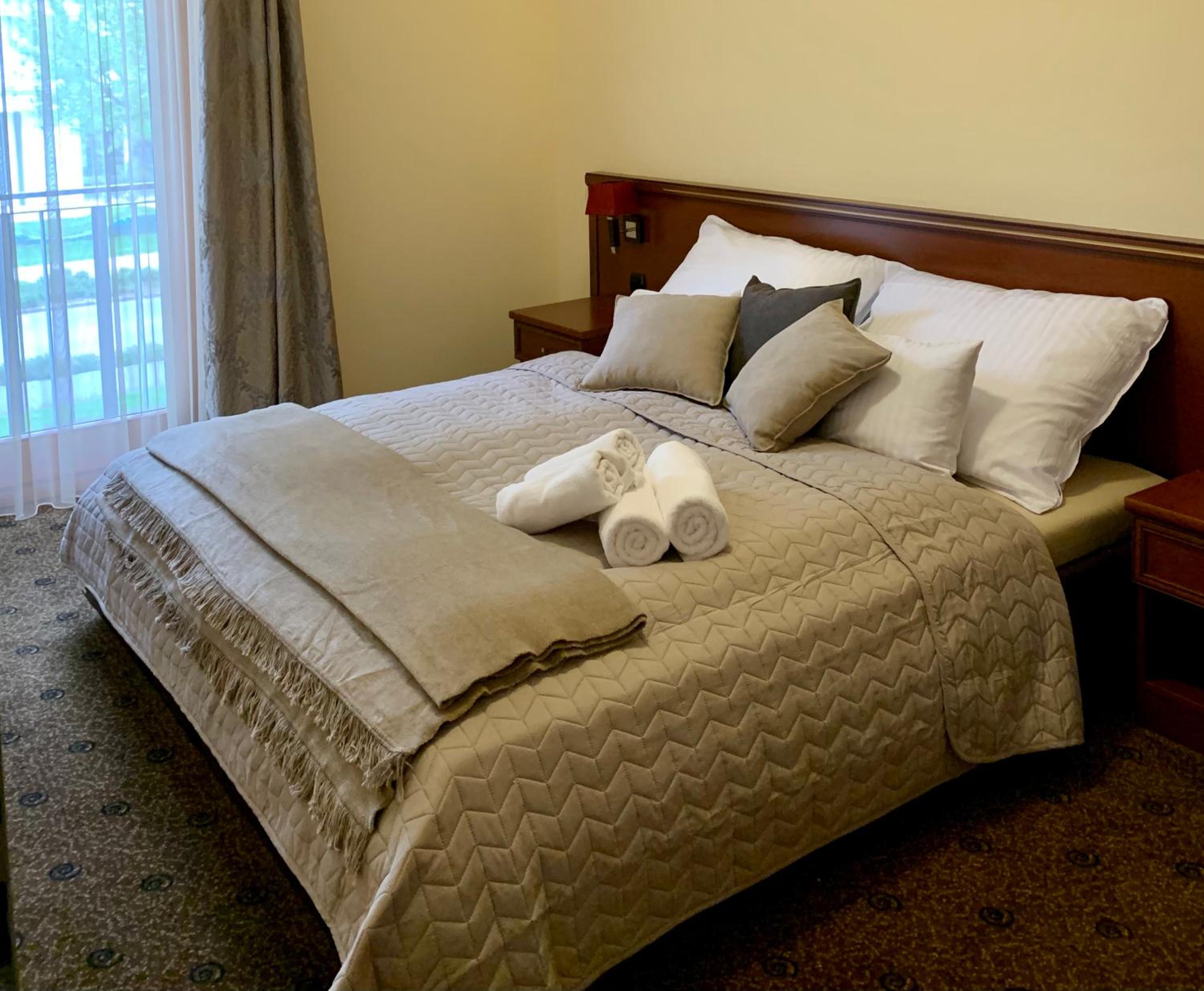 One-Bedroom Apartment - Photo 2