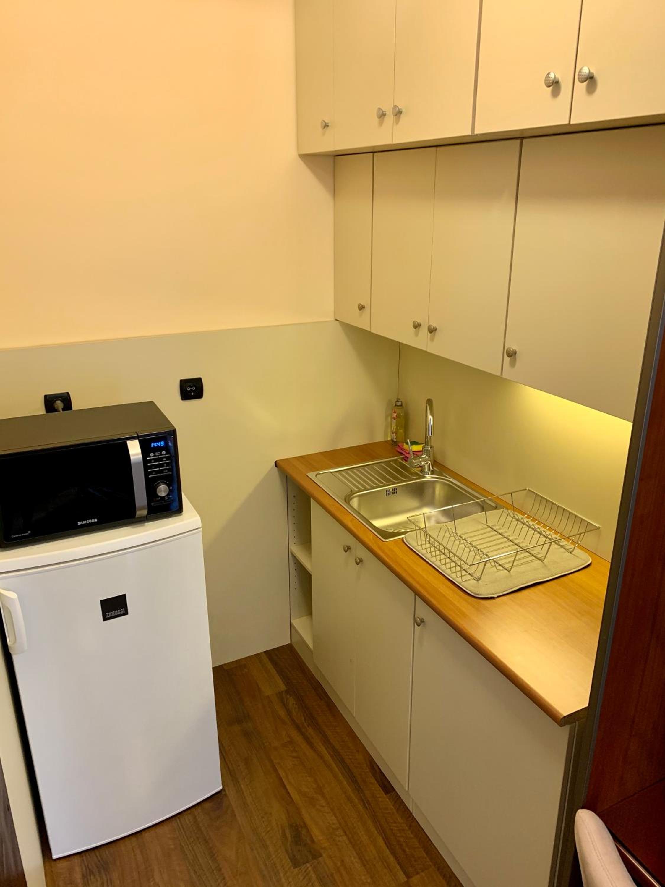 One-Bedroom Apartment - Photo 6