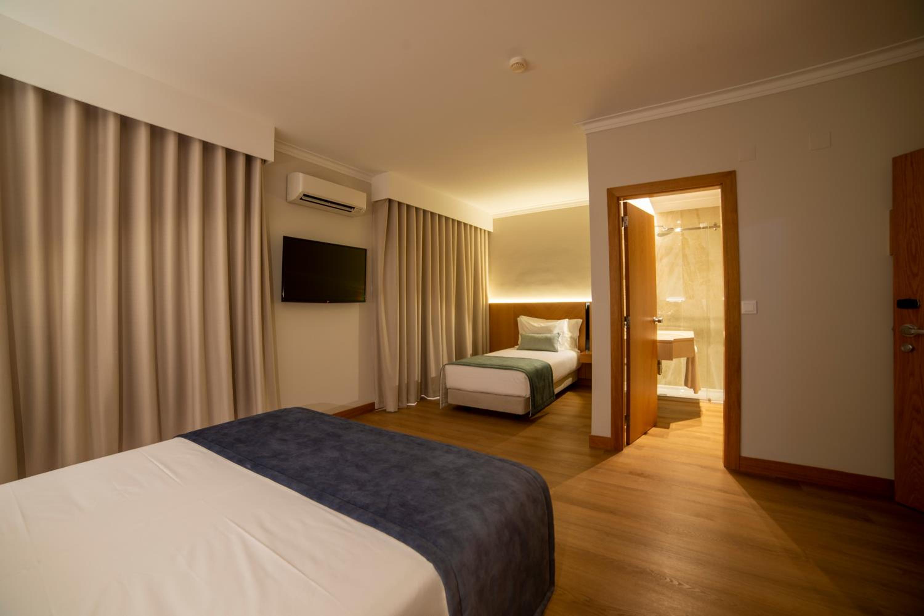 Quarto Duplo com Cama Extra (3 Adultos)